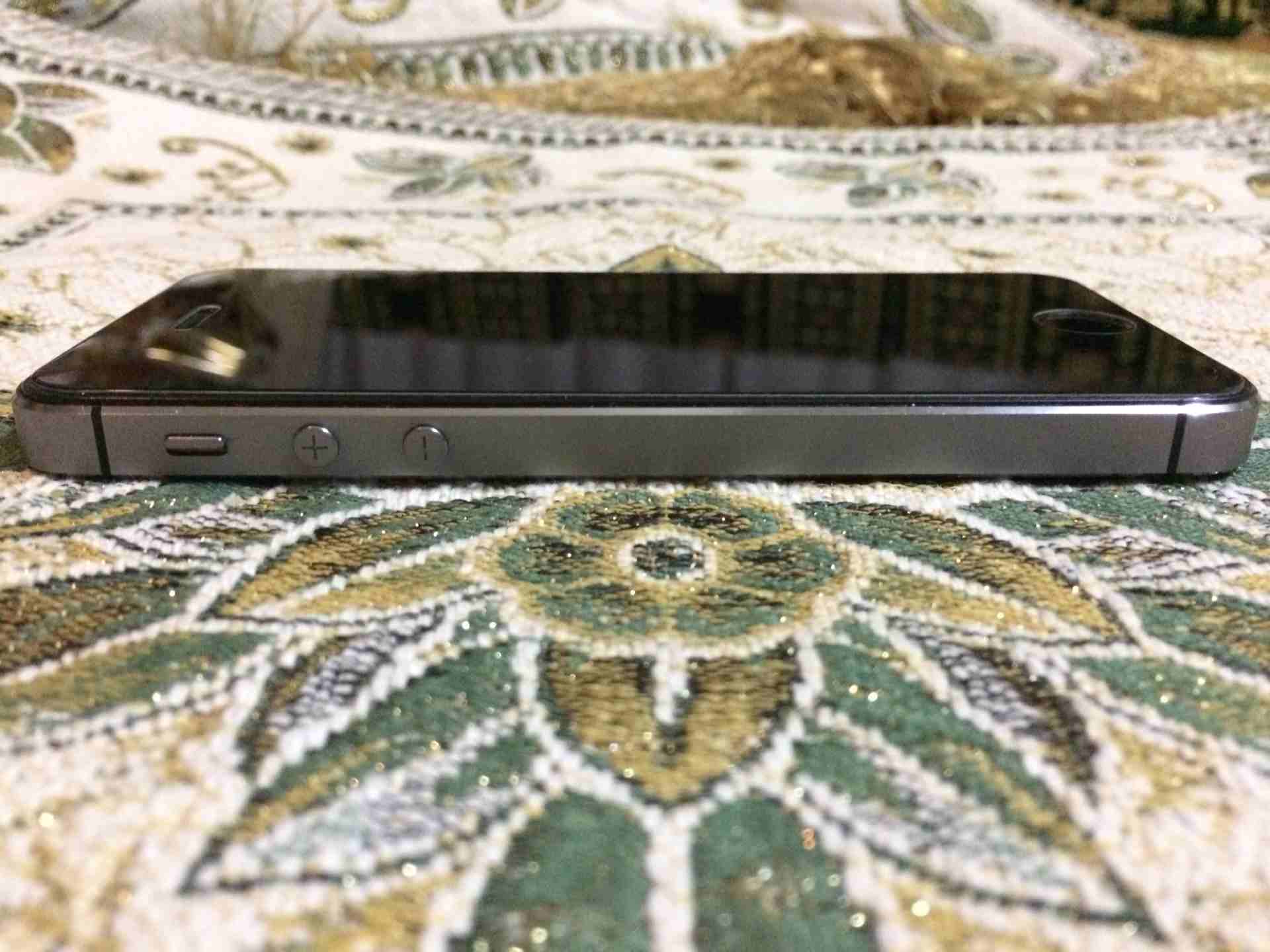 ايفون 5s للبيع
لا تنسَ أنك شاهدت هذا الإعلان في عنكبوت
تلفون5sللبيع وكاااااااااااااااا له ولا شخط...