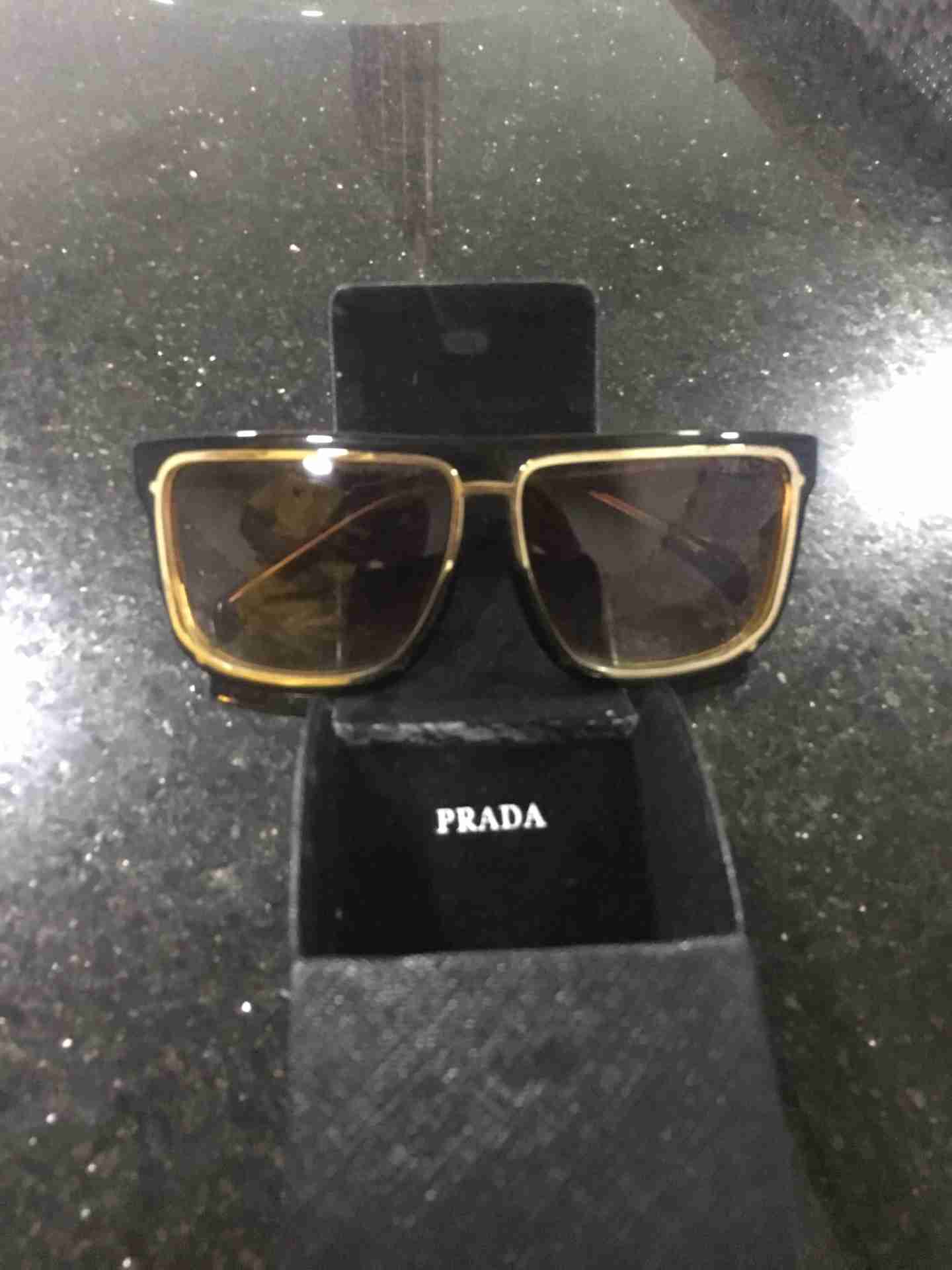 نظارات  Prada                                            


	 				لا تنسَ أنك شاهدت هذا الإعلان في عنكبوت            
	 				
                                نظارات Prada اصلية 100٪&rlm; بحالة الجد...