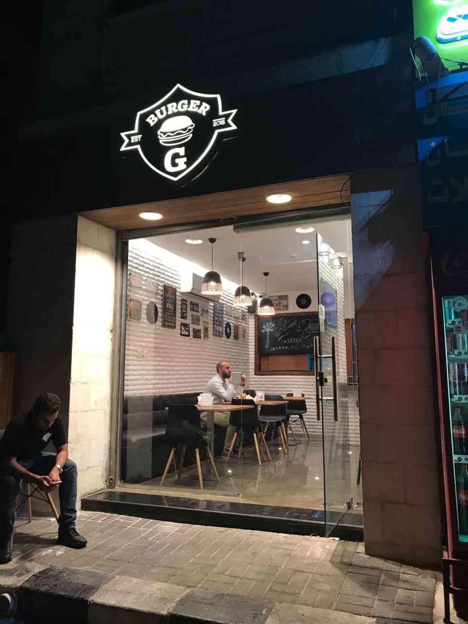 مطعم برجر (( سناك )) للبيع في شارع المدينة
لا تنسَ أنك شاهدت هذا الإعلان في عنكبوت
مطعم برجر...