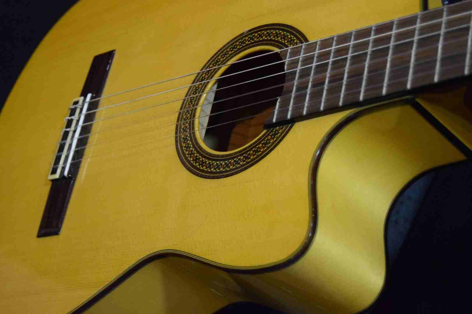 Guitar Acoustic -YAMAHA جيتار كلاسيك                                            


	 				لا تنسَ أنك شاهدت هذا الإعلان في عنكبوت            
	 				
                            الموديل: CGX171SCF...