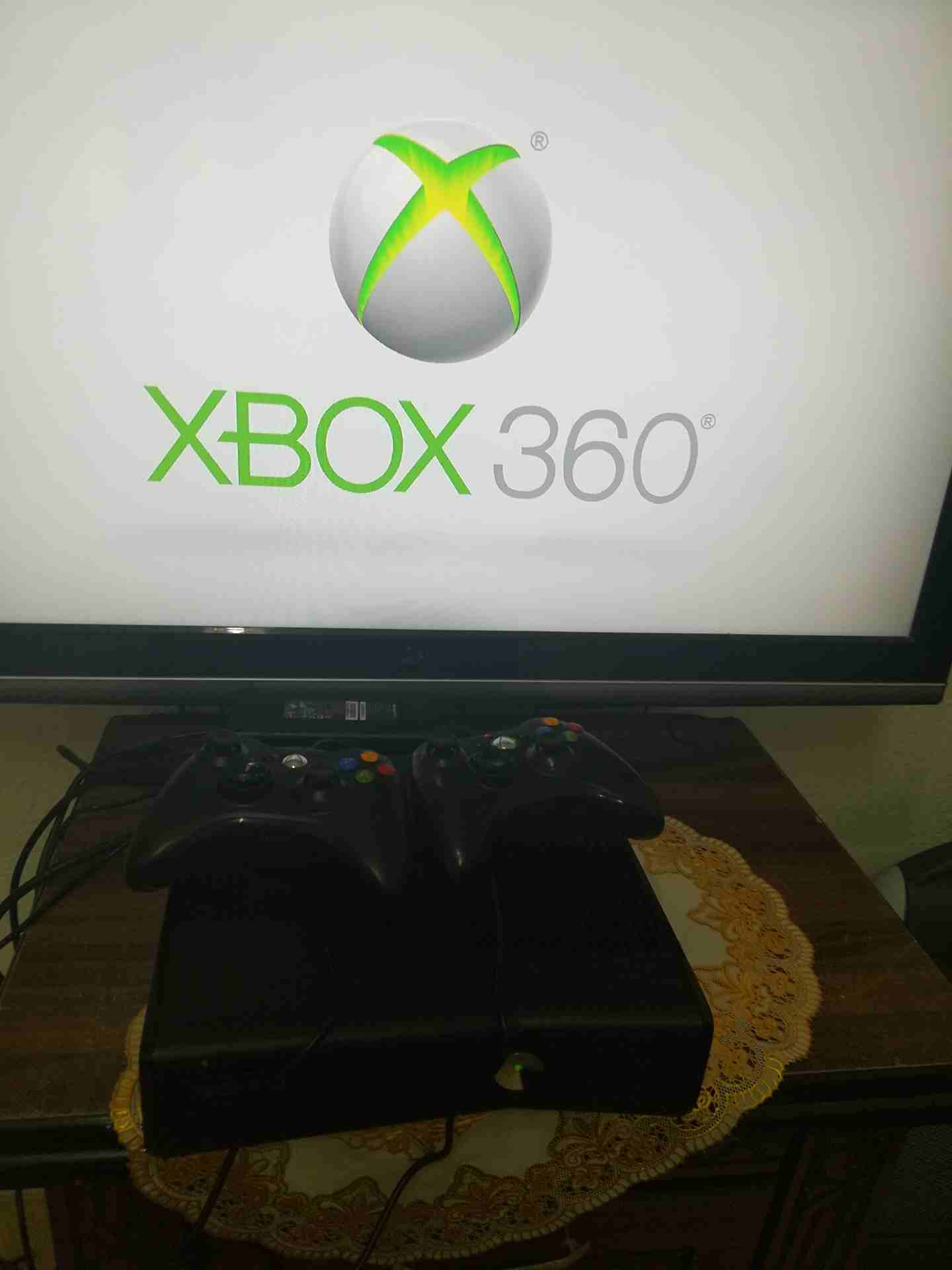 اكس بوكس 360 نظيف جدا                                            


	 				لا تنسَ أنك شاهدت هذا الإعلان في عنكبوت            
	 				
                            الجهاز نظيف جدا شبه جديد معه ضمان 3...