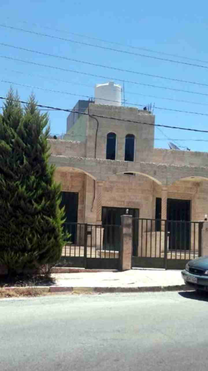 بيت مستقل للبيع حي الصحابة طريق المطار الارض 757 م البناء 360 م بسعر مغري
لا تنسَ أنك شاهدت هذا الإعلان في عنكبوت...