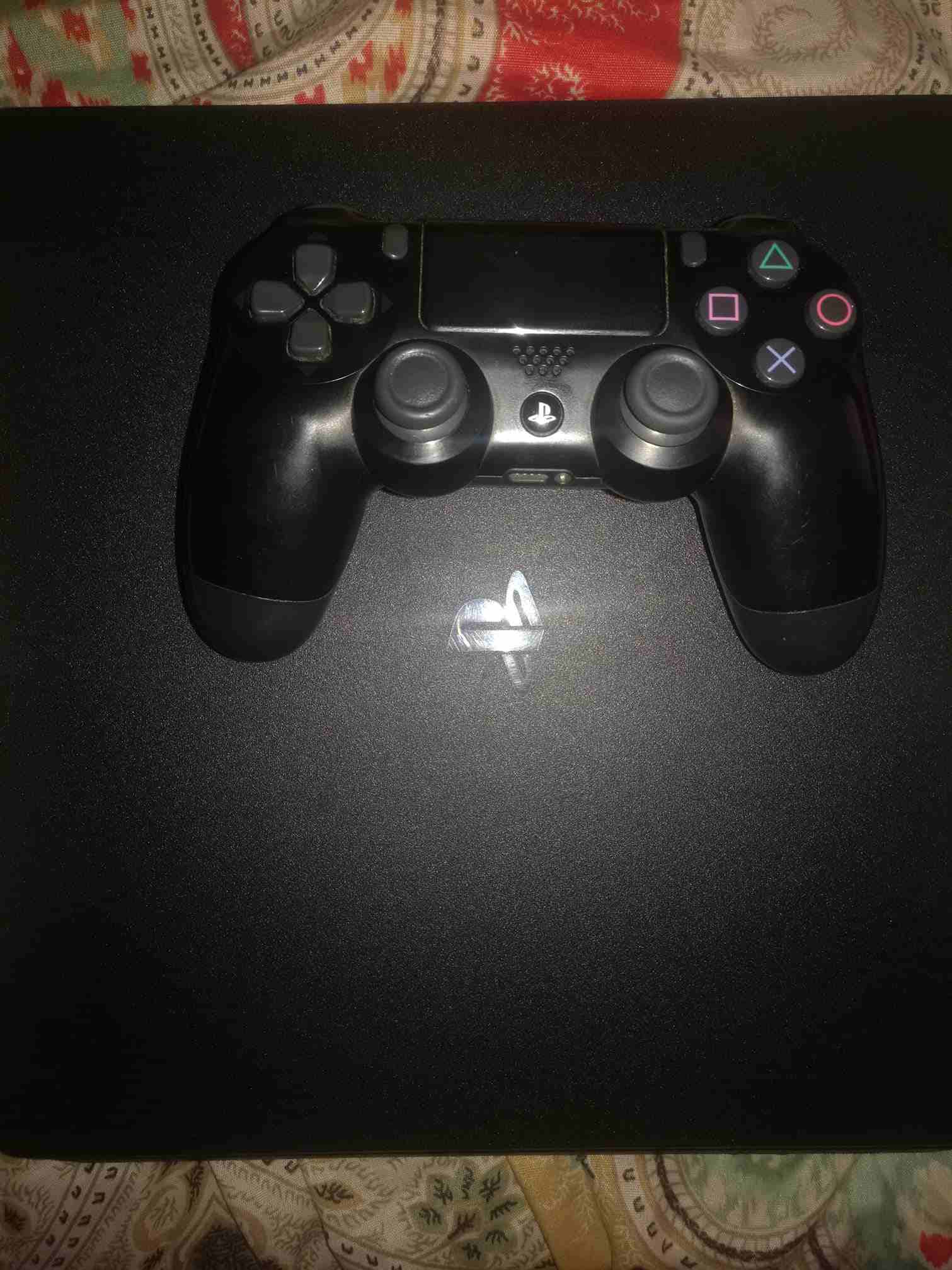 ps4 للبيع مع ايدتين واربع سيديات                                            


	 				لا تنسَ أنك شاهدت هذا الإعلان في عنكبوت            
	 				
                            ps4 للبيع مع ايدتين وارب...
