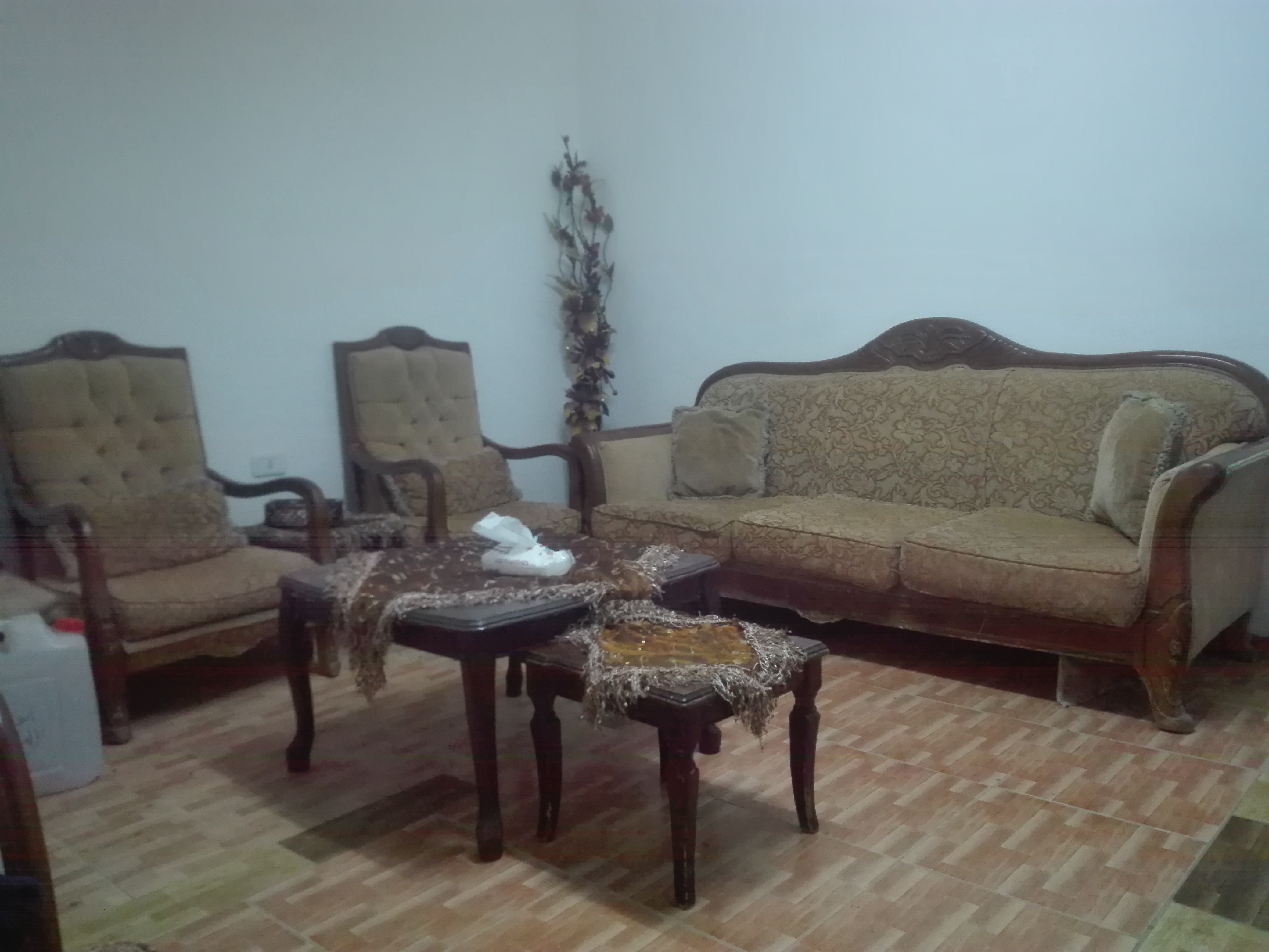 كنب بحاله ممتازه                                            


	 				لا تنسَ أنك شاهدت هذا الإعلان في عنكبوت            
	 				
                                خشب ممتاز طقم كنب بحاله جيدا جدا للب...