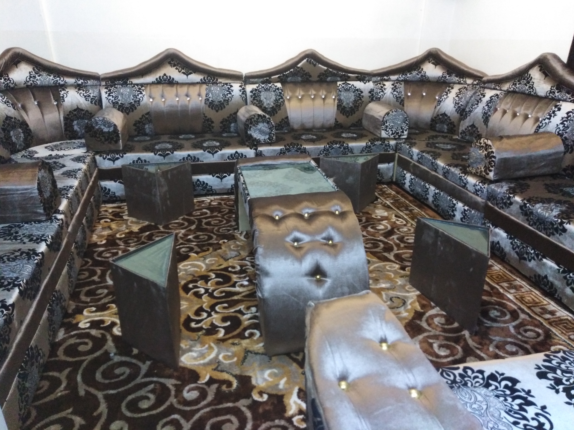 مجلس تفصيل 18 مقعد
لا تنسَ أنك شاهدت هذا الإعلان في عنكبوت
بحال وكاله...