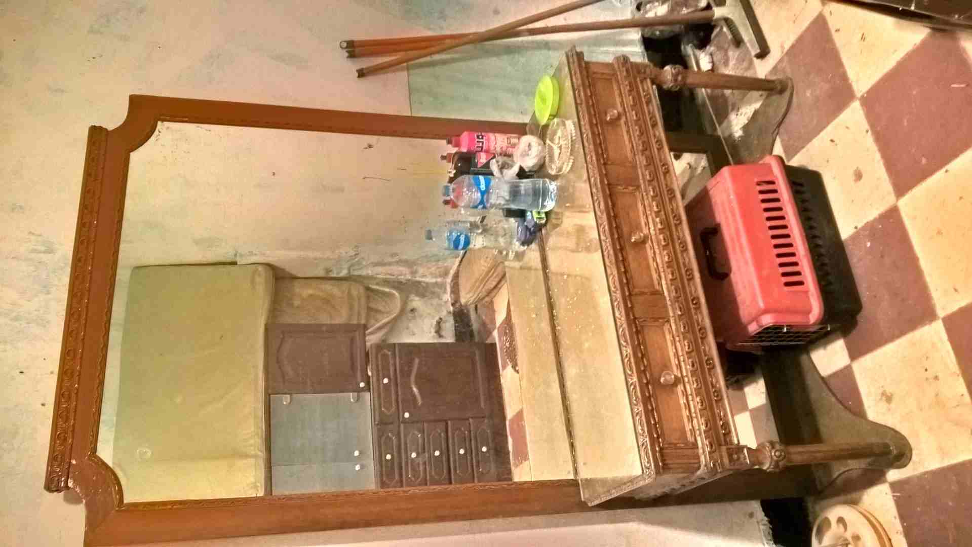 تسريحة بمراية ضخمة بحالة ممتازة .                                            


	 				لا تنسَ أنك شاهدت هذا الإعلان في عنكبوت            
	 				
                            خشب زان أحمر ، حالتها ك...