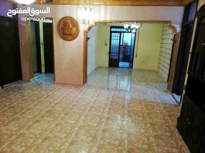 شقة للايجار - ابو نصير                                            


	 				لا تنسَ أنك شاهدت هذا الإعلان في عنكبوت            
	 				
                                شقة مساحتها 155 مع ترس وحديقتي...