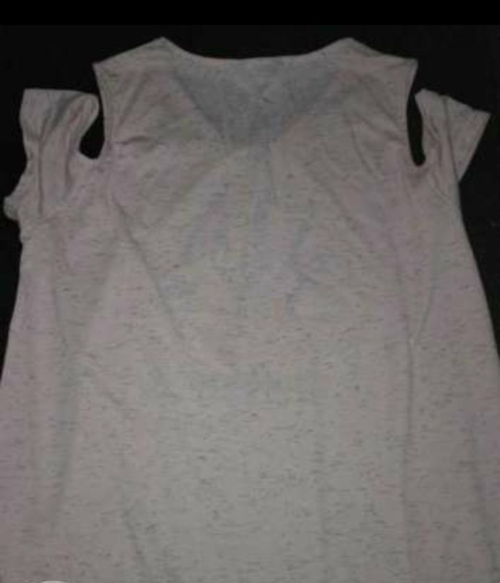 Blouse                                            


	 				لا تنسَ أنك شاهدت هذا الإعلان في عنكبوت            
	 				
                            بلـوزه لونها سيمـون ، مقاس large...