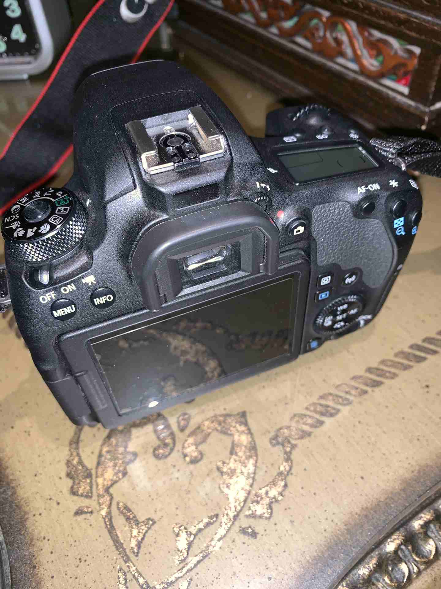 canon eos 77D                                            


	 				لا تنسَ أنك شاهدت هذا الإعلان في عنكبوت            
	 				
                            كاميرا كانون مع عدسة tamrom 18-400 
استخدام...
