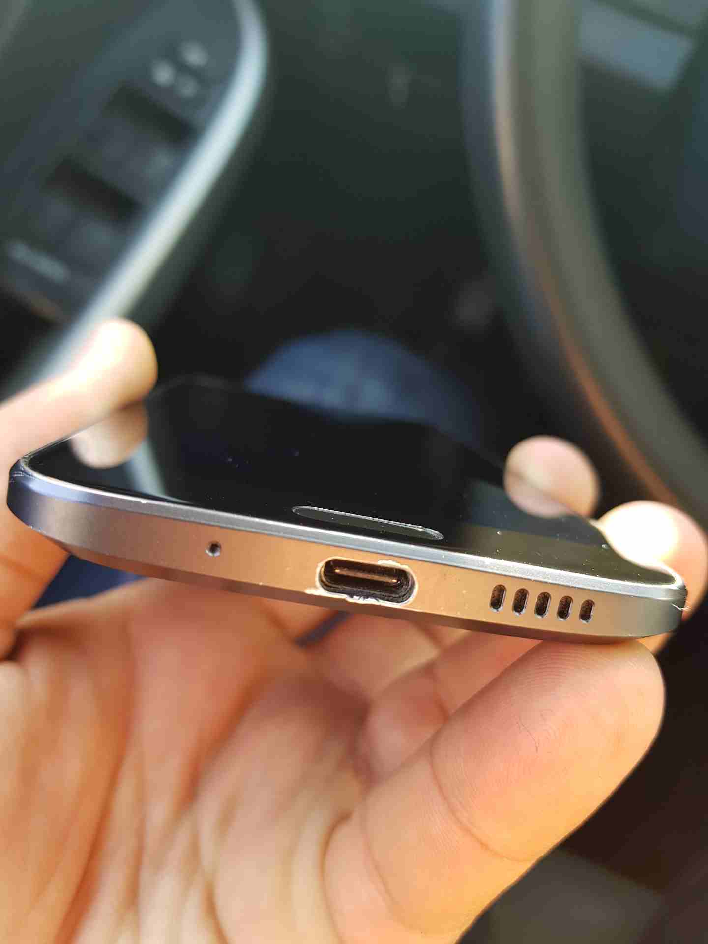 htc m10
لا تنسَ أنك شاهدت هذا الإعلان في عنكبوت
الجهاز نظيف جدا
في نقرة من عند مدخل الشحن فقط...
