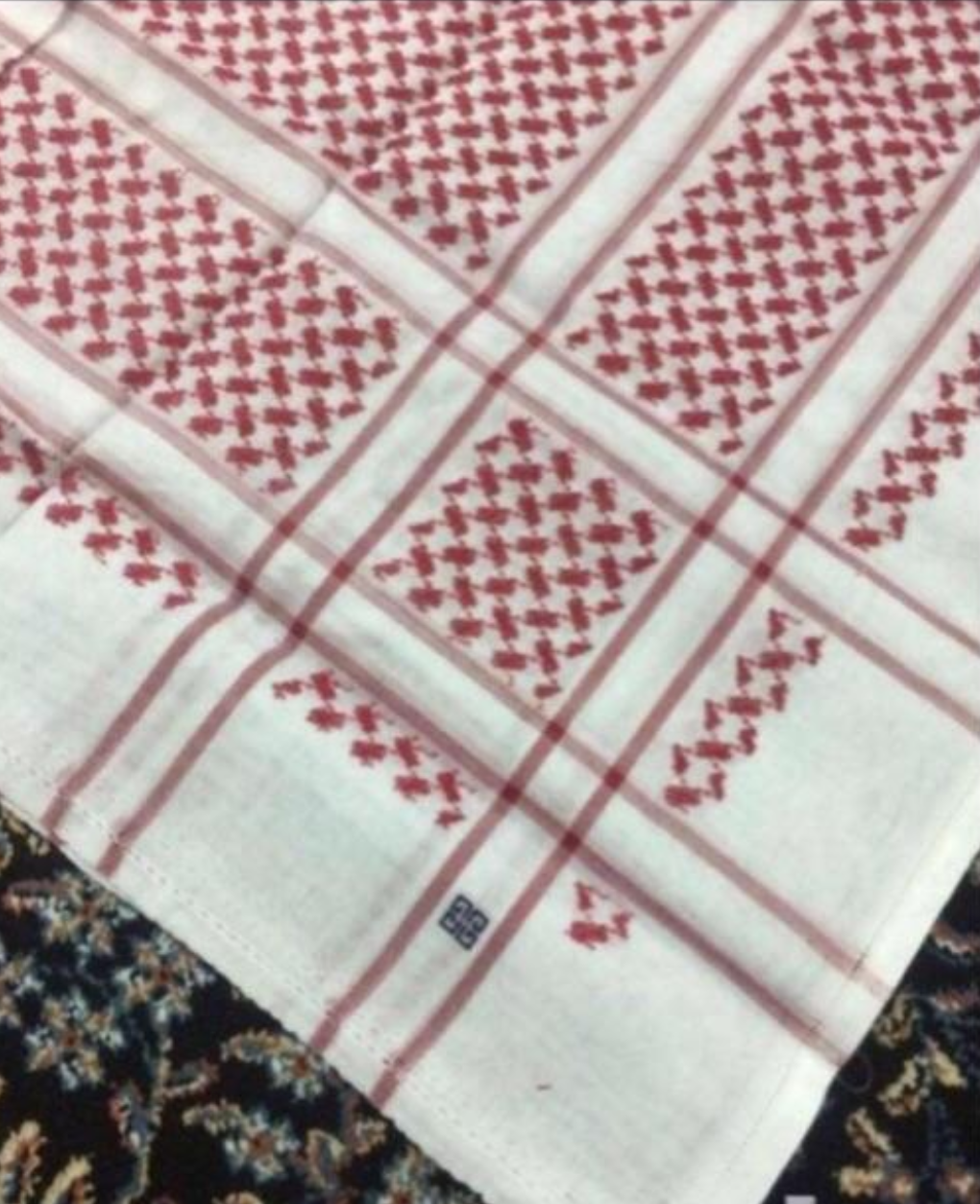 شماغ جيفنشي تصفيه (70) ريال
لا تنسَ أنك شاهدت هذا الإعلان في عنكبوت
بسم لله الرحمن الرحيم
.....