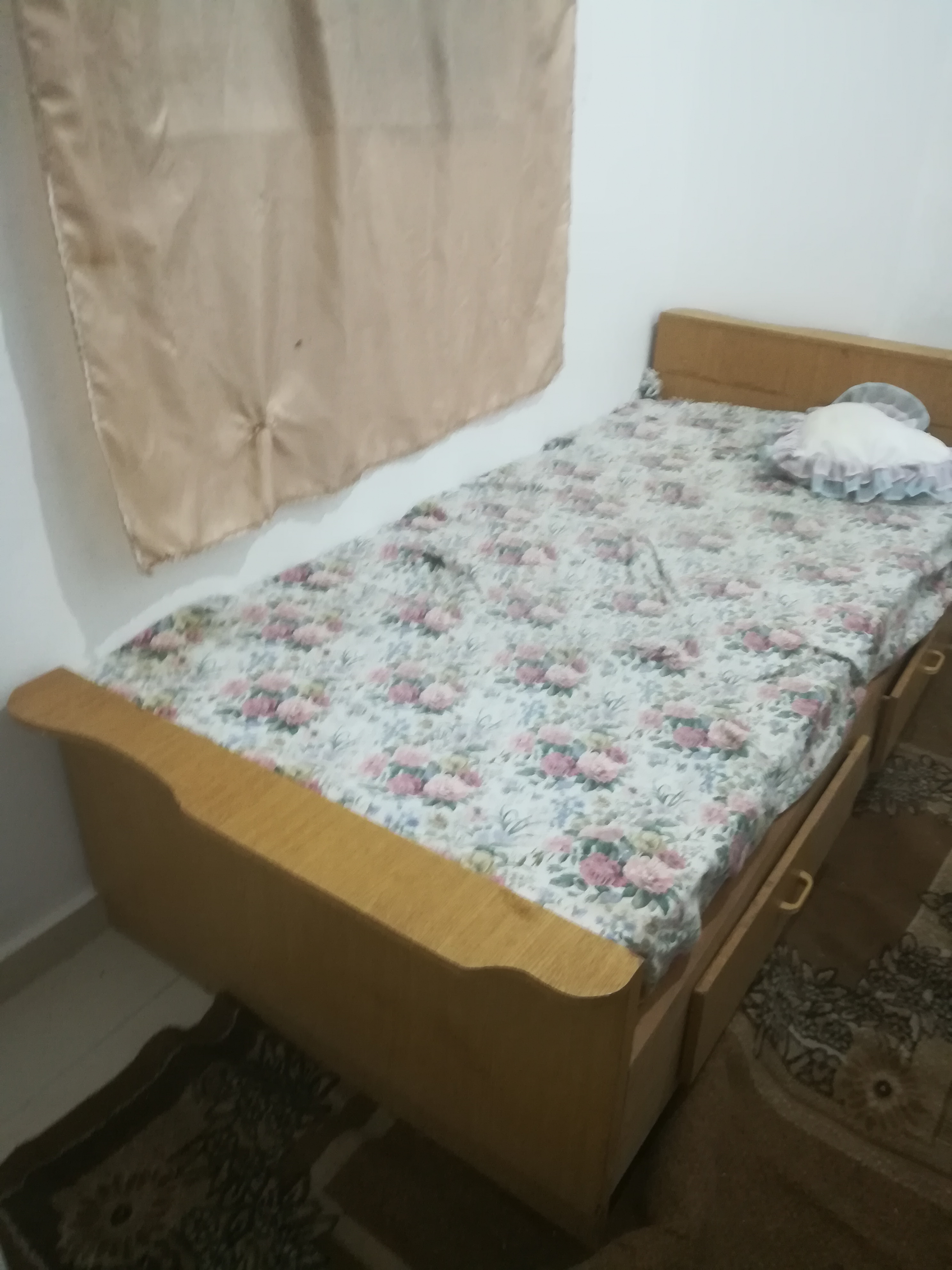 تخت عفش مع فرشة                                            


	 				لا تنسَ أنك شاهدت هذا الإعلان في عنكبوت            
	 				
                                خشب ماليزي...