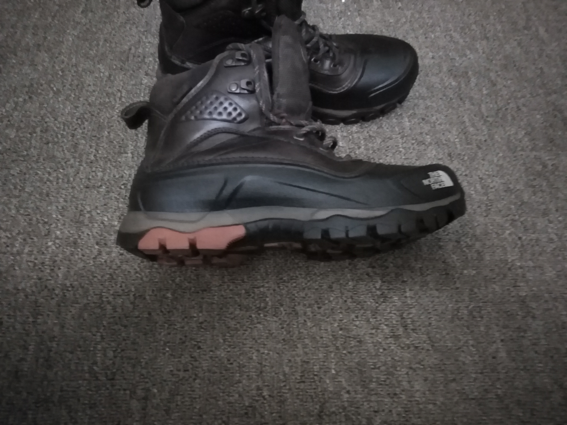 بحاله الوكالة بوت ماركة The North Face الزرقاء
لا تنسَ أنك شاهدت هذا الإعلان في عنكبوت
بحاله...