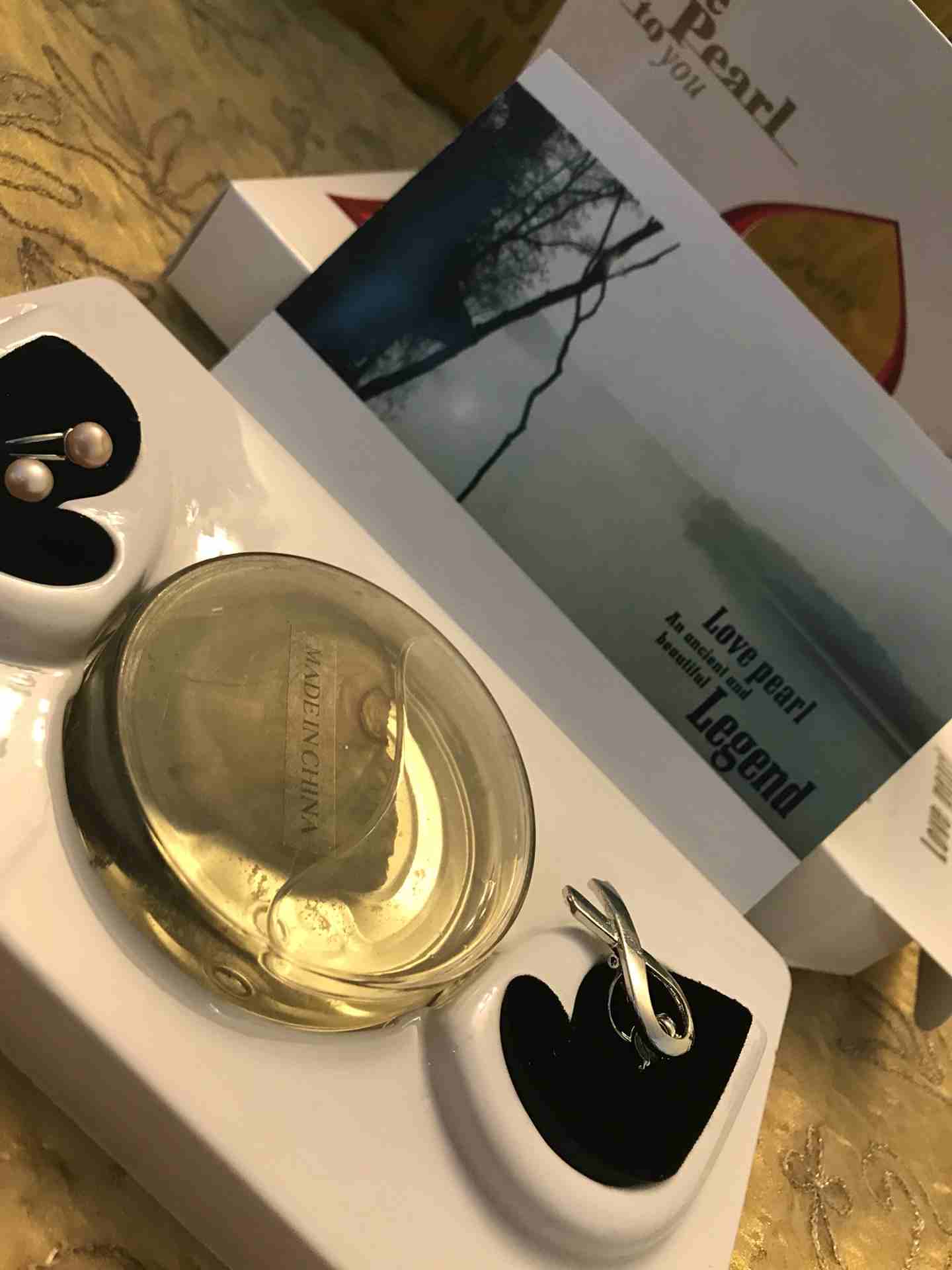 pearl fish in oyster                                            


	 				لا تنسَ أنك شاهدت هذا الإعلان في عنكبوت            
	 				
                            سنسال مع تعليقة اللؤلؤة التي تخرجها...