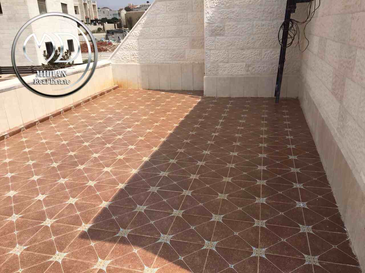 فيلا دوبلكس فارغه للبيع او للايجار في الظهير مساحه البناء 600م مع ترس وحديقه تشطيبات فاخرة
لا تنسَ أنك شاهدت هذا الإعلان في عنكبوت...