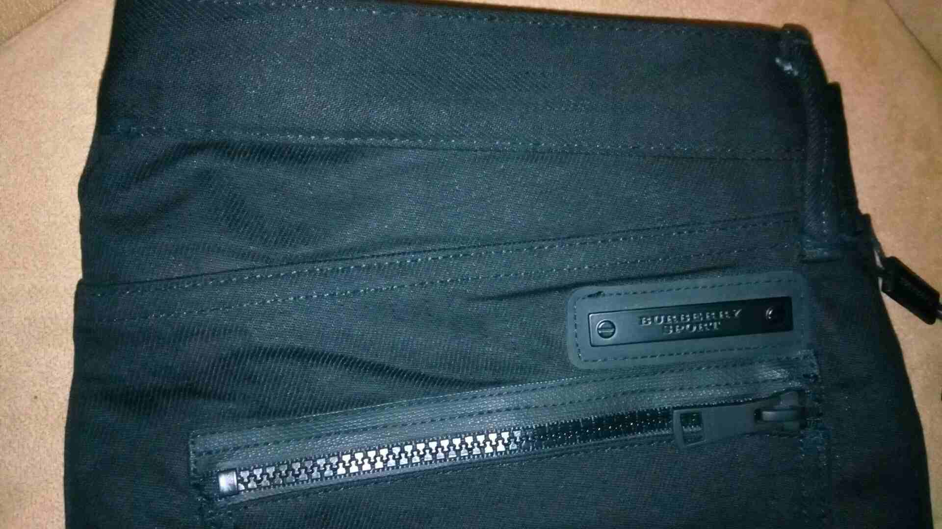 بنطلون BURBERRY اصلي و جديد 100% من ارقى الماركات العالمية
لا تنسَ أنك شاهدت هذا الإعلان في عنكبوت...