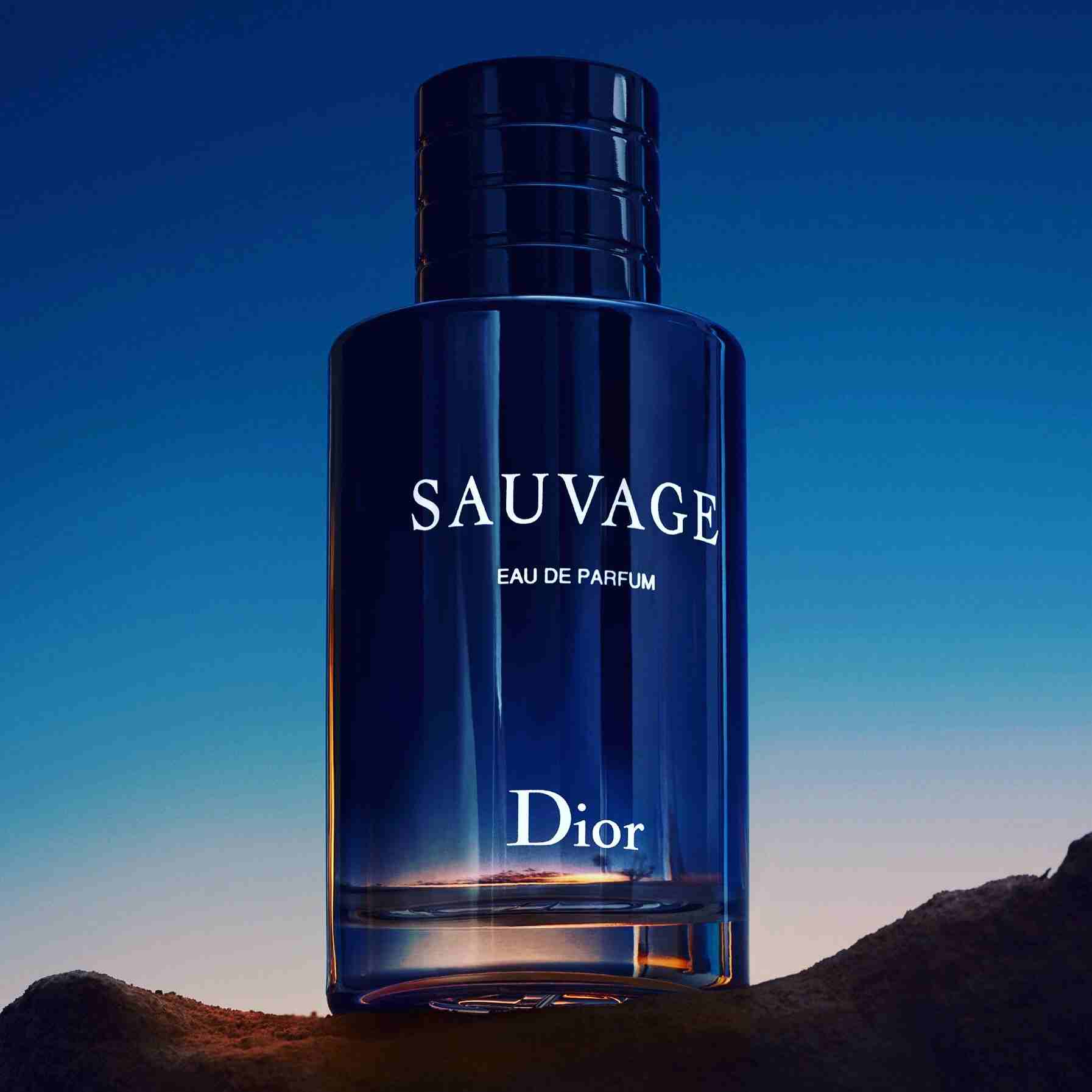 عطر سوفاج الاصلي وعطر نفسه بضبط
لا تنسَ أنك شاهدت هذا الإعلان في عنكبوت
نعود لكم من جديد بعطر يعت...