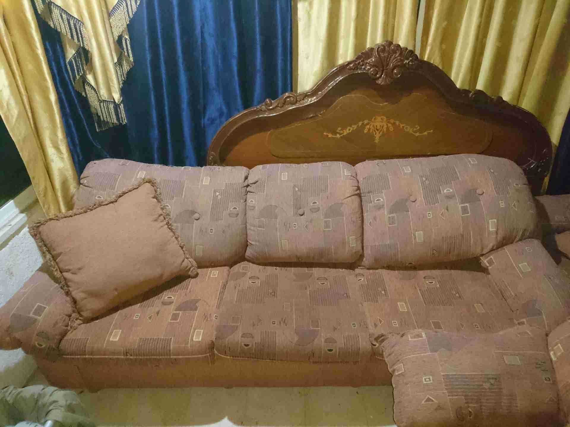 طقم كنب 6 مقاعد بسعر مغري                                            


	 				لا تنسَ أنك شاهدت هذا الإعلان في عنكبوت            
	 				
                                3 مقاعد مع بعض 
ومقعد مفرد...