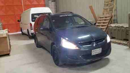 Mitsubishi Grandis 2005 7 Seaters for a family car.
لا تنسَ أنك شاهدت هذا الإعلان في عنكبوت
Engin...