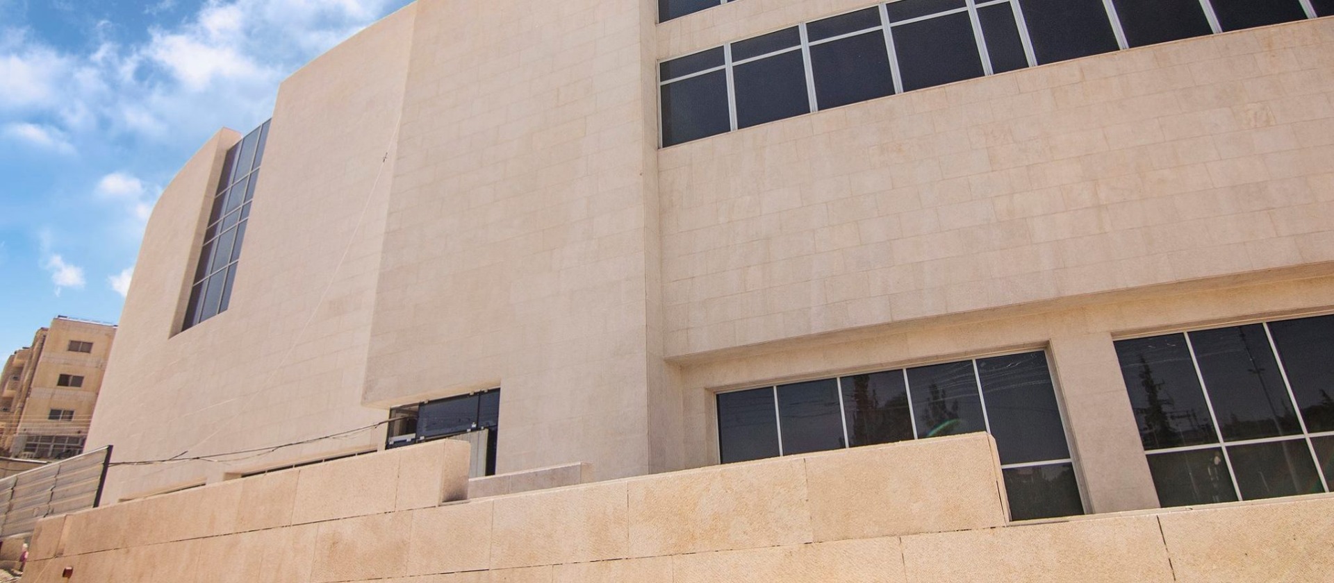 محلات للايجار في شارع الجامعه الاردنية جبيهه بسعر لقطة
لا تنسَ أنك شاهدت هذا الإعلان في عنكبوت...