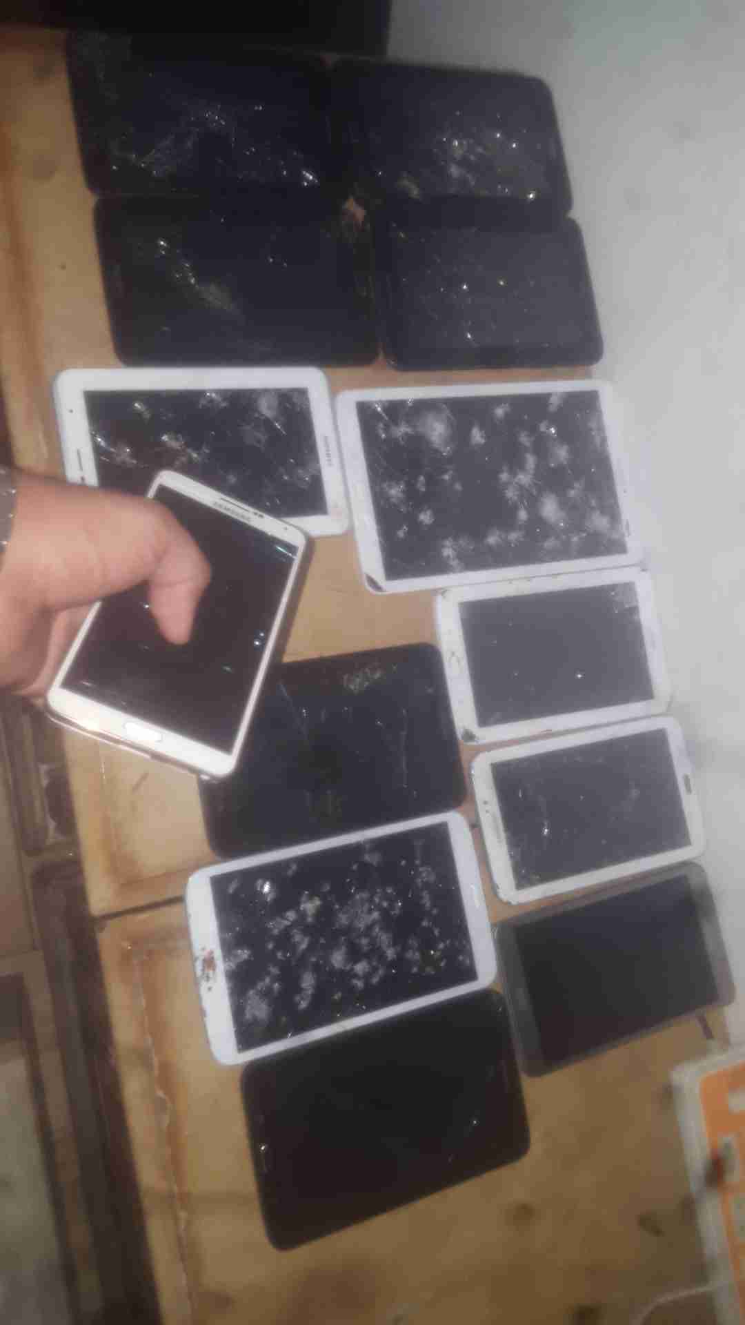 جلاكسي تاب 12 جهاز يحتاجون شاشات ونوت3 يحتاج شاشه وبطاريه                                            


	 				لا تنسَ أنك شاهدت هذا الإعلان في عنكبوت...