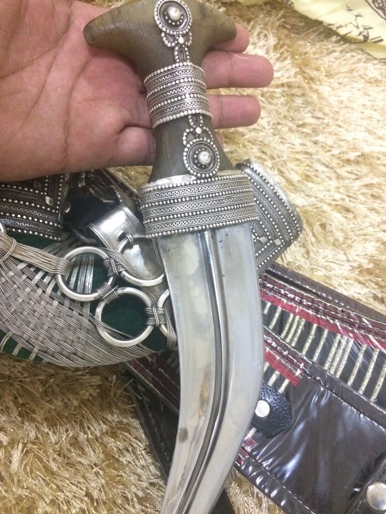 خنجر للبيع صب الدوجان
لا تنسَ أنك شاهدت هذا الإعلان في عنكبوت
خنجر للبيع صب الدوجان والراس زر...