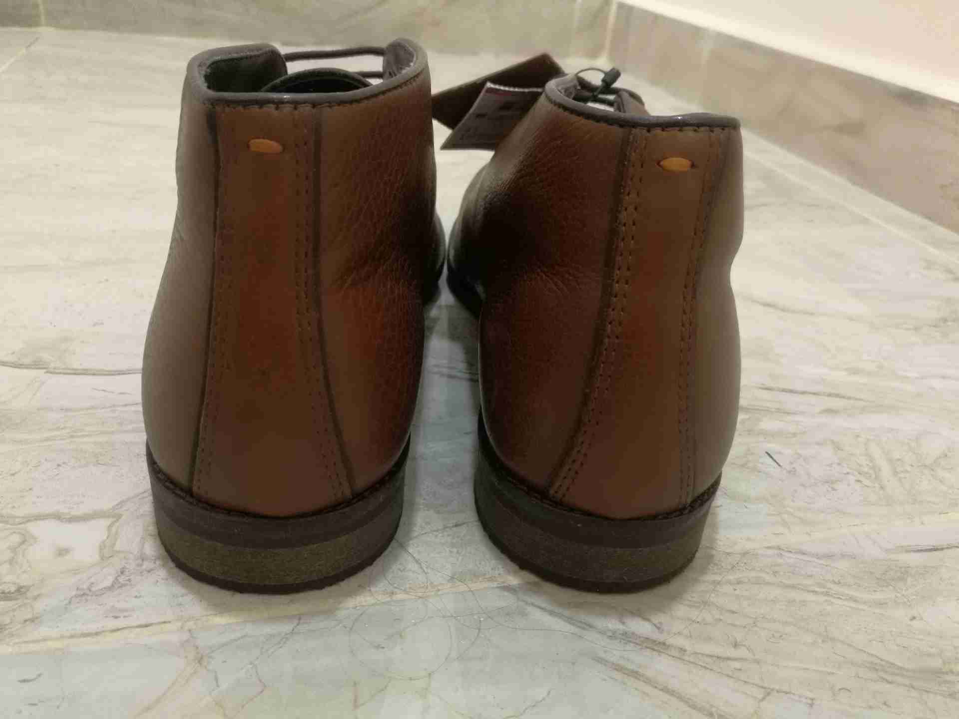 ZARA أحذية أصلية جلد طبيعي 100%
لا تنسَ أنك شاهدت هذا الإعلان في عنكبوت
أحذية جلد طبيعي 100%...