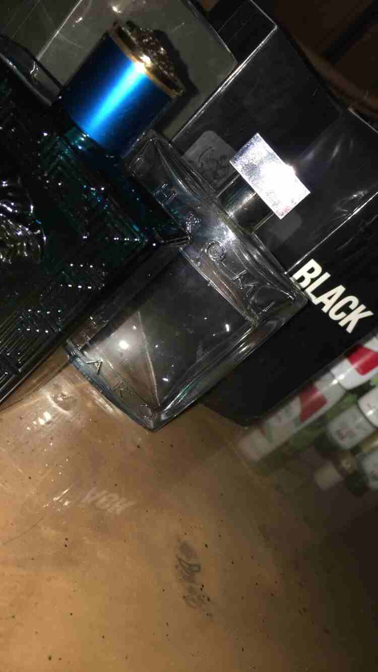 عطور اصلية و غير مقلدة للبيع
لا تنسَ أنك شاهدت هذا الإعلان في عنكبوت
عطور :
ارماني يو
مستر بيرب...