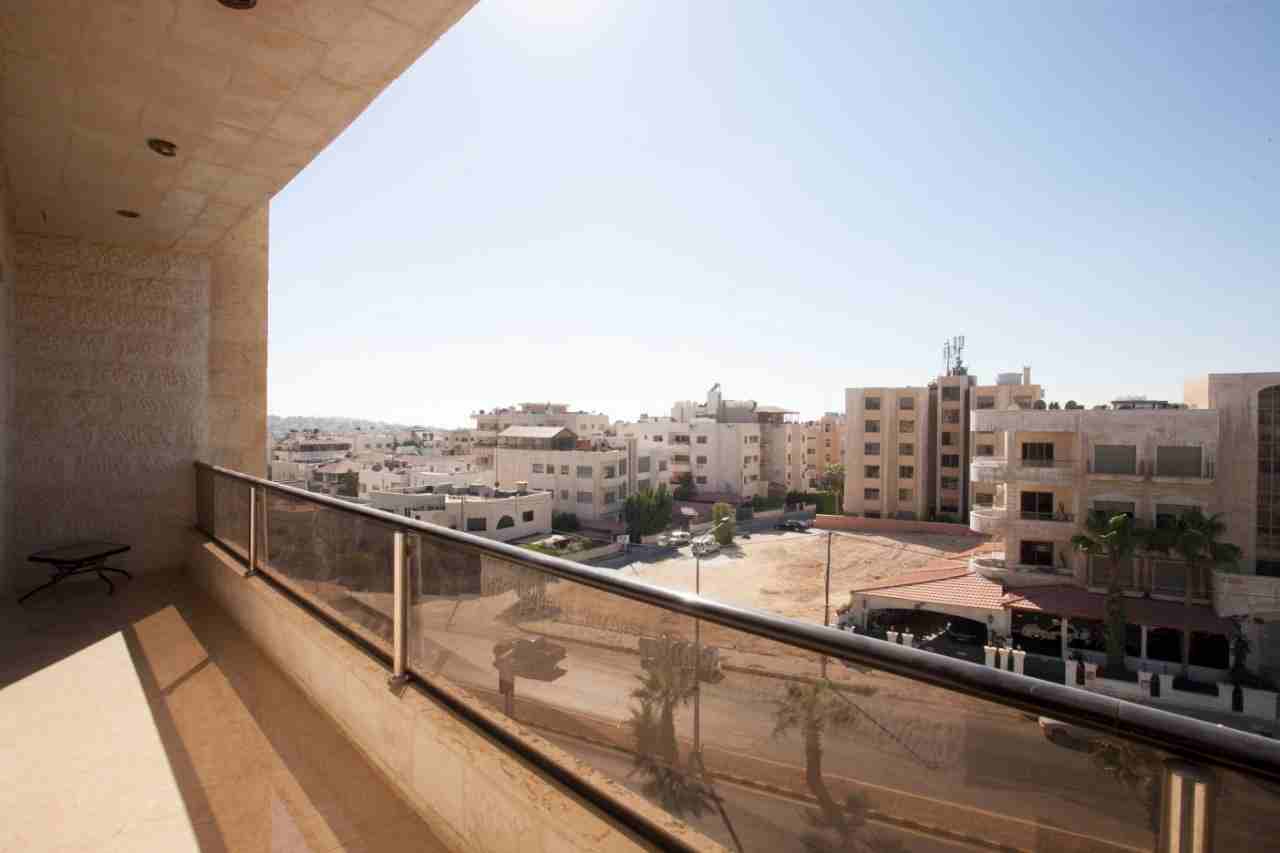 We have a very luxurious apartment - daily rent * weekly * monthly - in Abdoun - very distinctive
لا تنسَ أنك شاهدت هذا الإعلان في عنكبوت...