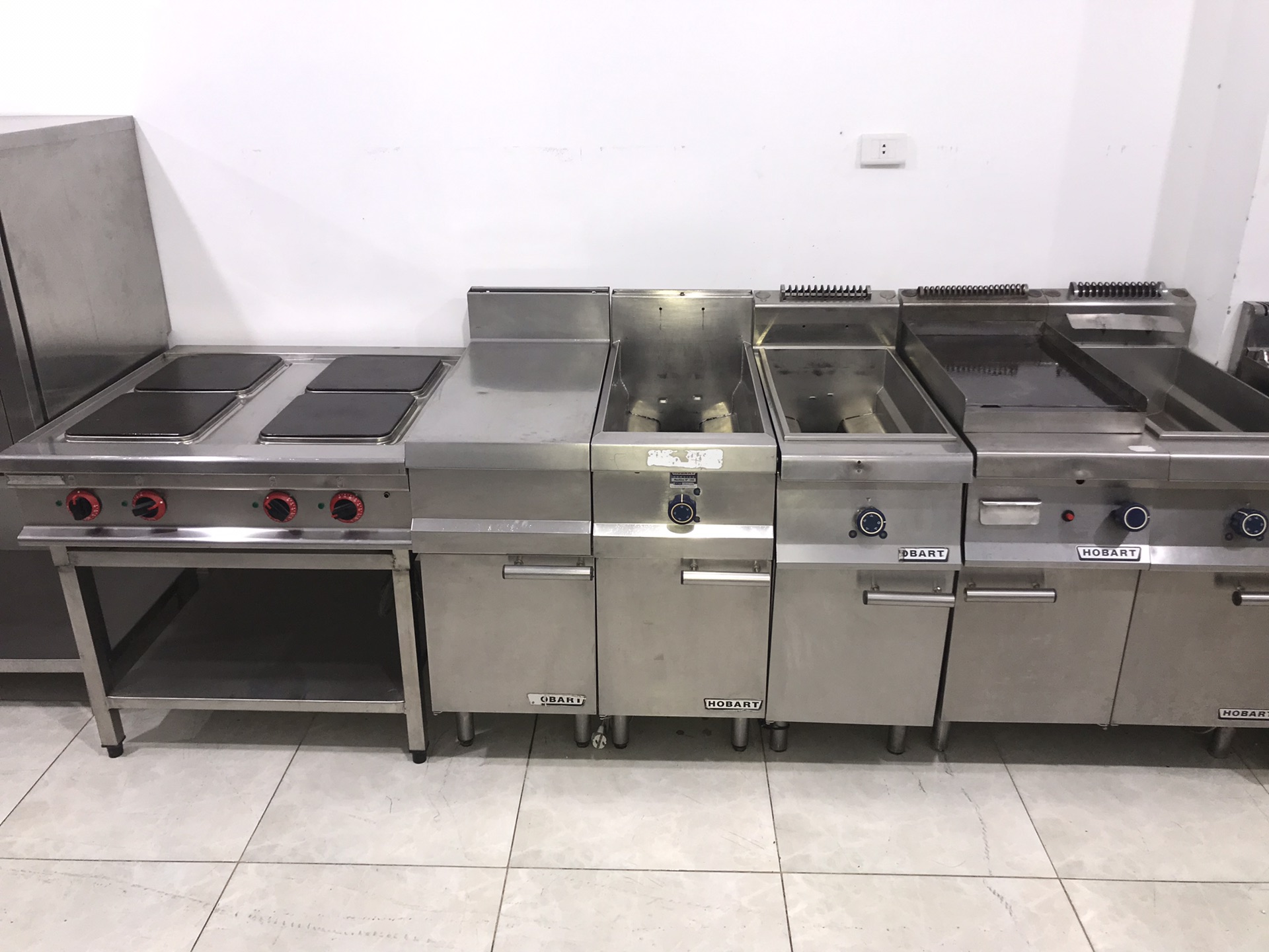 معدات مطعم الماركة الأمريكية العالميهHOBART                                            


	 				لا تنسَ أنك شاهدت هذا الإعلان في عنكبوت            
	 				
                                وارد امري...