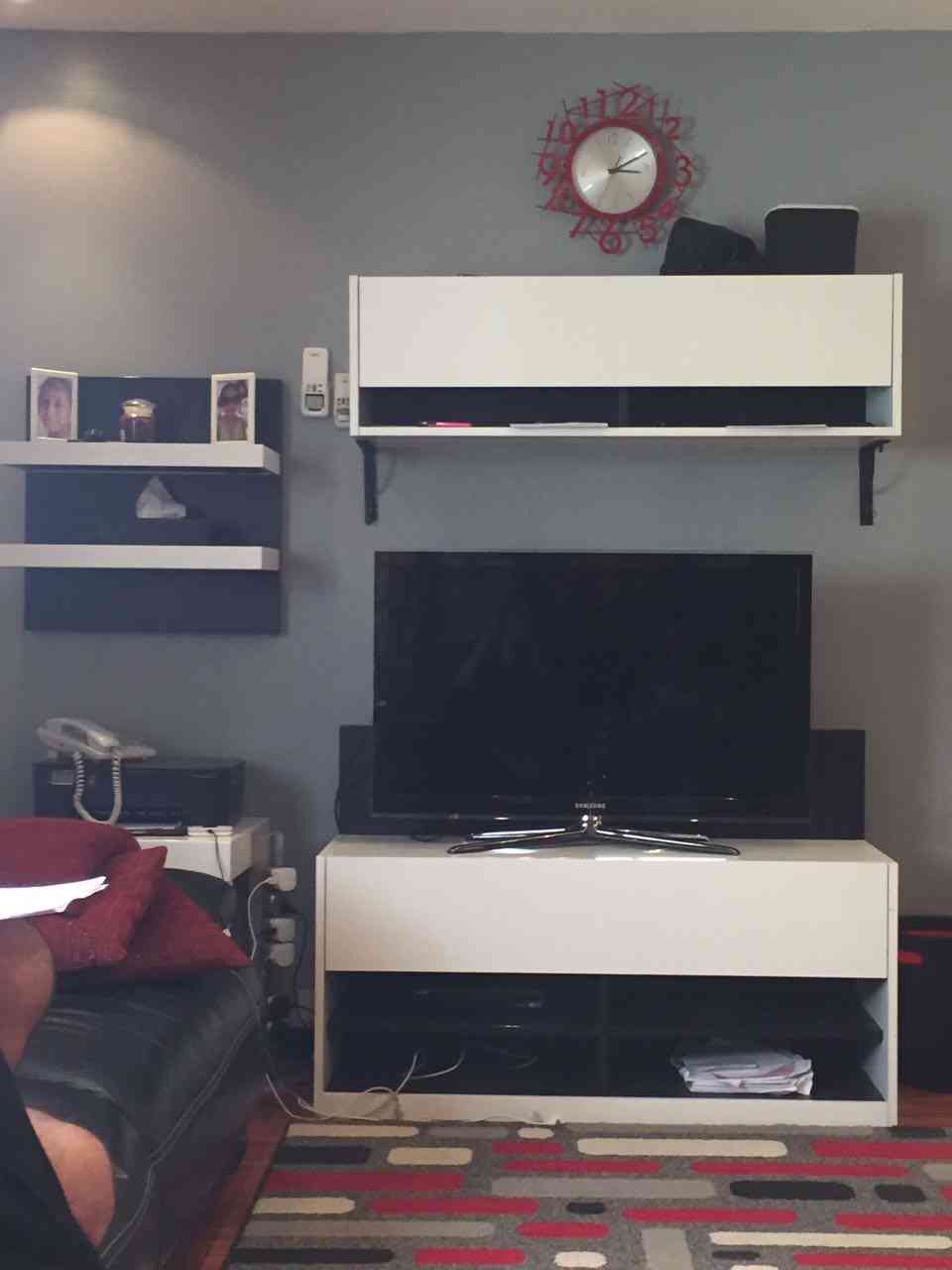 very good condition                                            


	 				لا تنسَ أنك شاهدت هذا الإعلان في عنكبوت            
	 				
                                TV table...