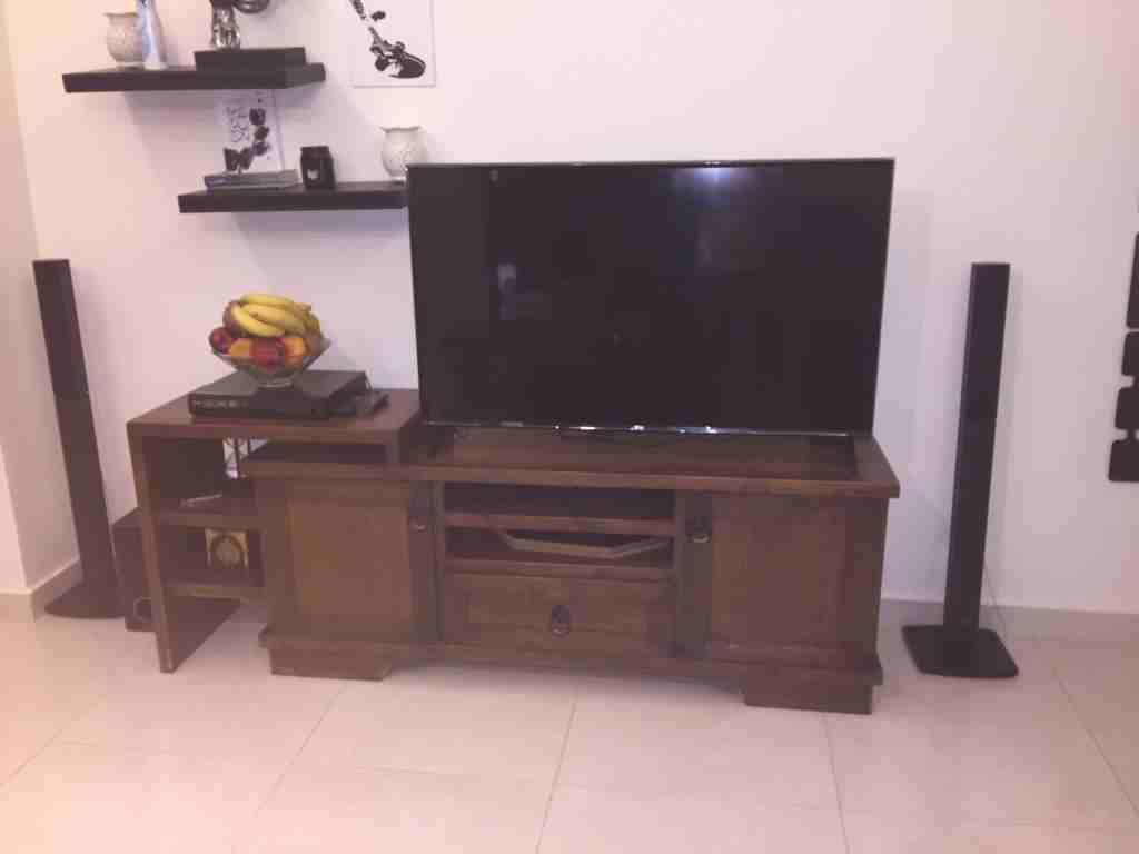 تلفزيون 49lg550v                                            


	 				لا تنسَ أنك شاهدت هذا الإعلان في عنكبوت            
	 				
                            نوع شاشة العرضLCDحجم الشاشة49 بوصةالدقة3...