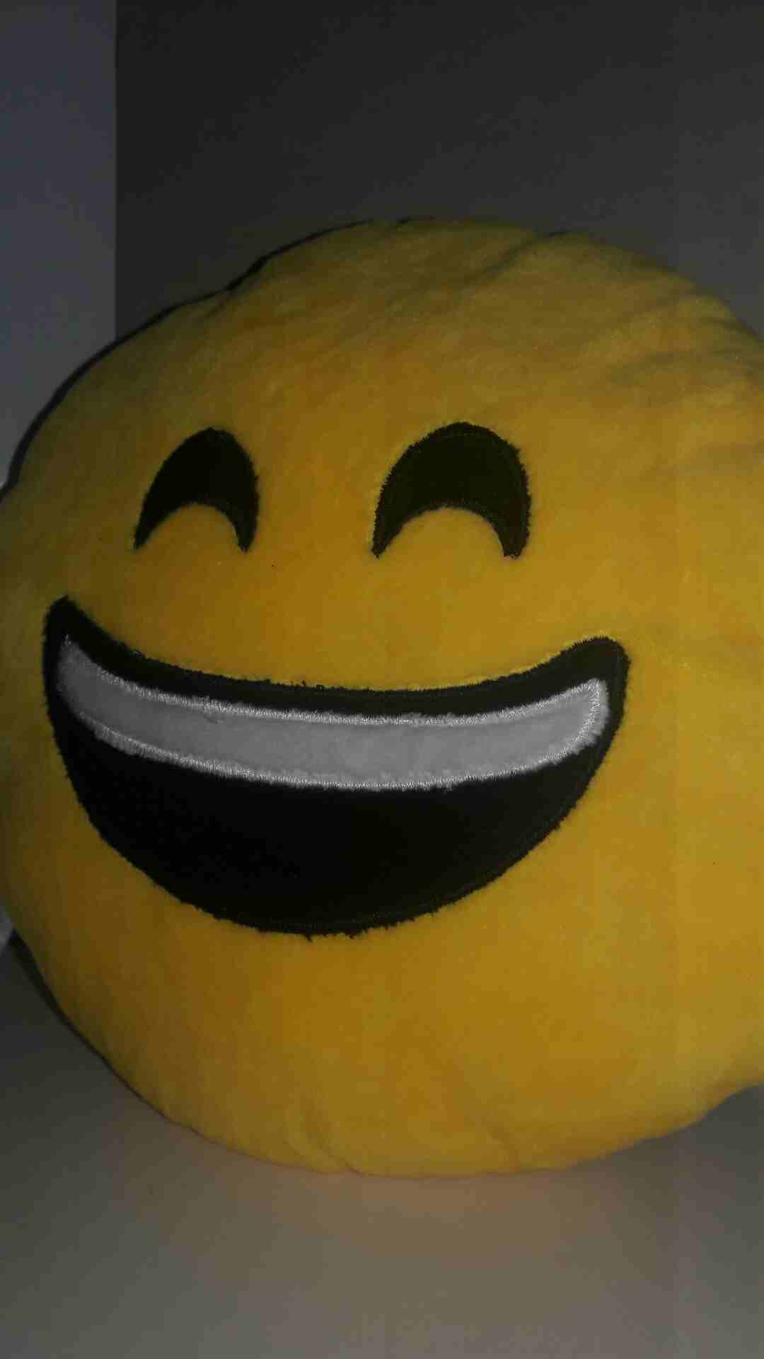 مخدة ايموجي
لا تنسَ أنك شاهدت هذا الإعلان في عنكبوت
لون اصفر. ايموجي الابتسامة للبيع...