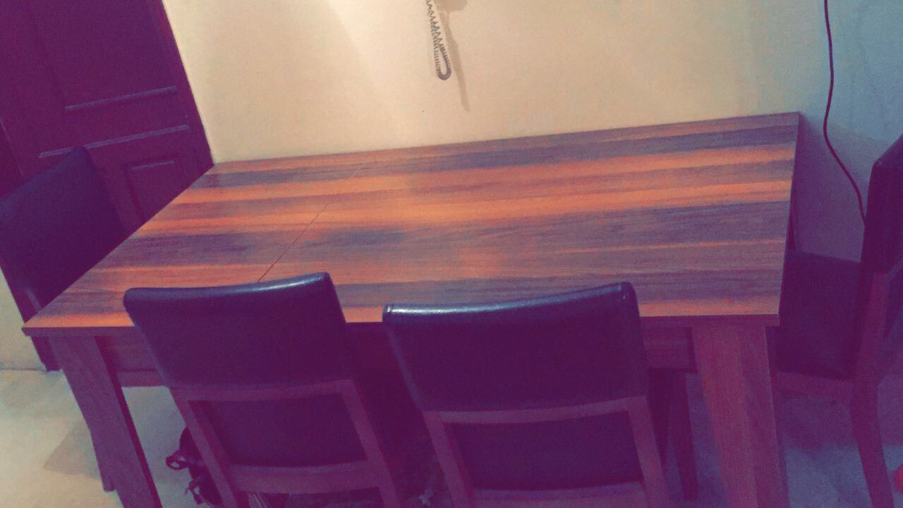 طاوله طعام                                            


	 				لا تنسَ أنك شاهدت هذا الإعلان في عنكبوت            
	 				
                                طاوله طعام كبيره 6 كراسي...