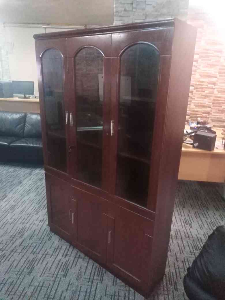 مكتب مدير فخم مع كراسي جلد شبه جديد بسعر مغري تركي
لا تنسَ أنك شاهدت هذا الإعلان في عنكبوت
أث...