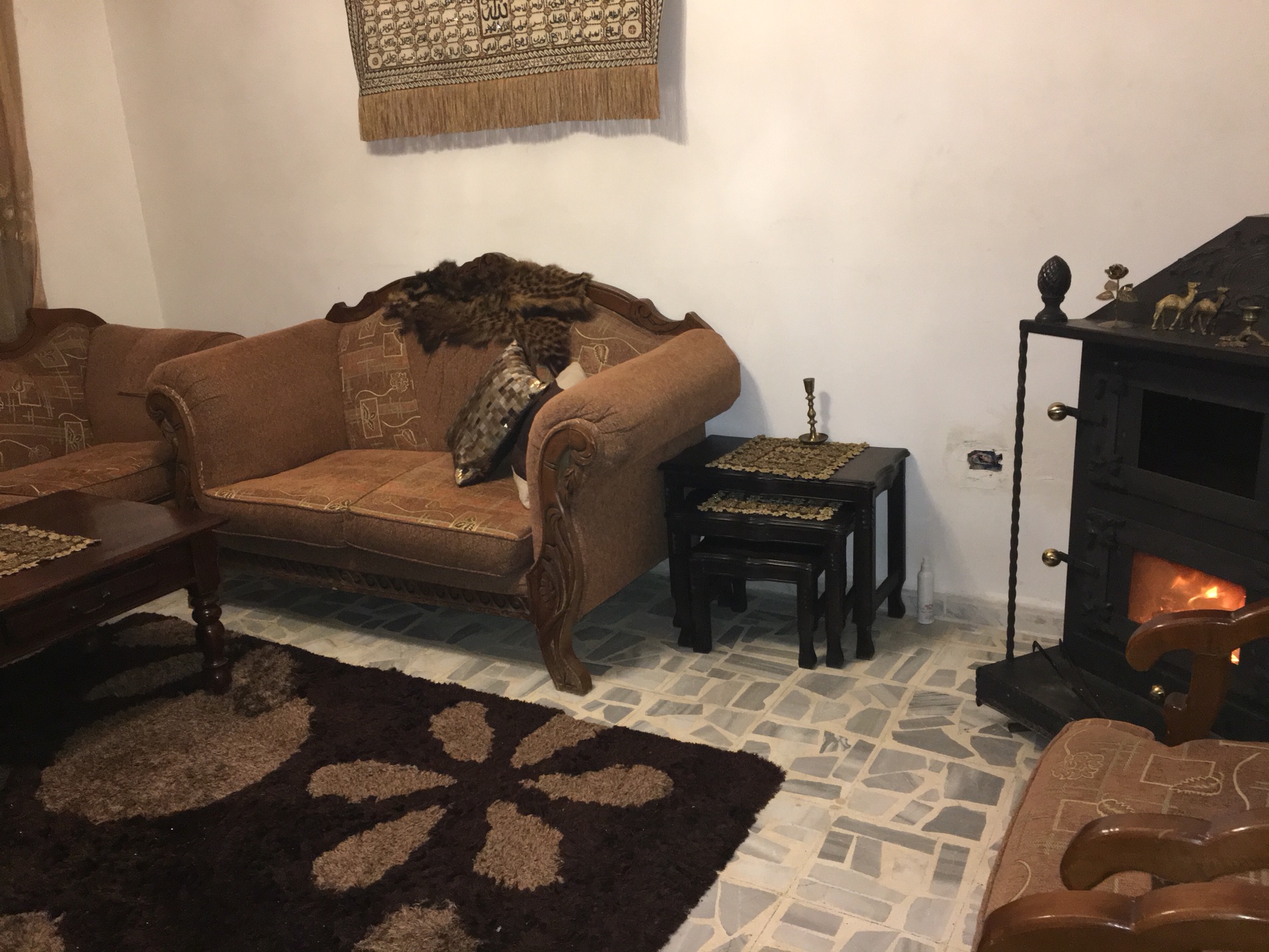 طقم كنب خشب زان وسويد بحالة ممتازه للبيع 9 مقاعد بسعر مغري 200دينار
لا تنسَ أنك شاهدت هذا الإعلان في عنكبوت...