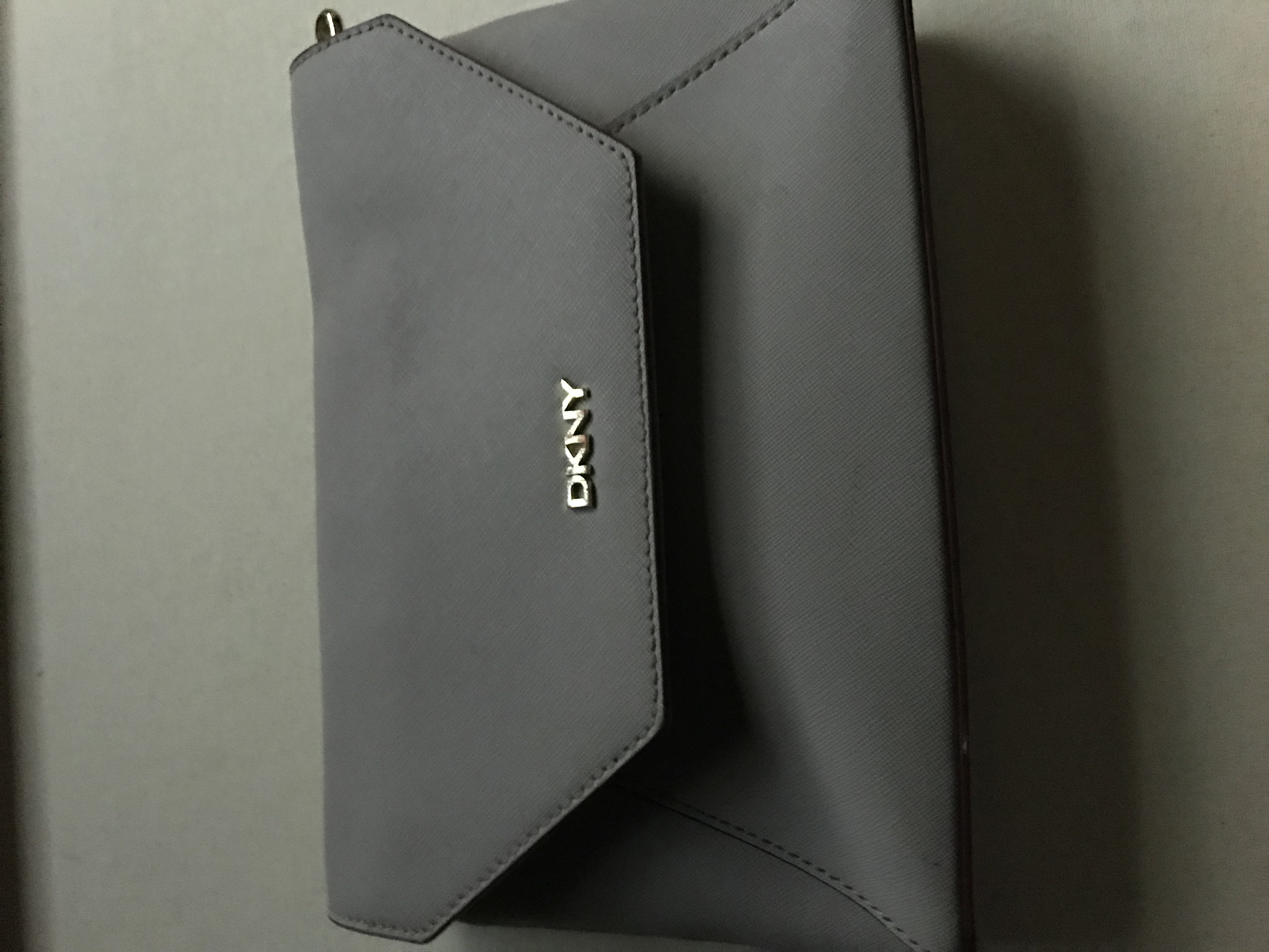 شنطة DKNY الأصلية
لا تنسَ أنك شاهدت هذا الإعلان في عنكبوت
شنطة ماركة دكني الأصلي DKNY اشتريته...