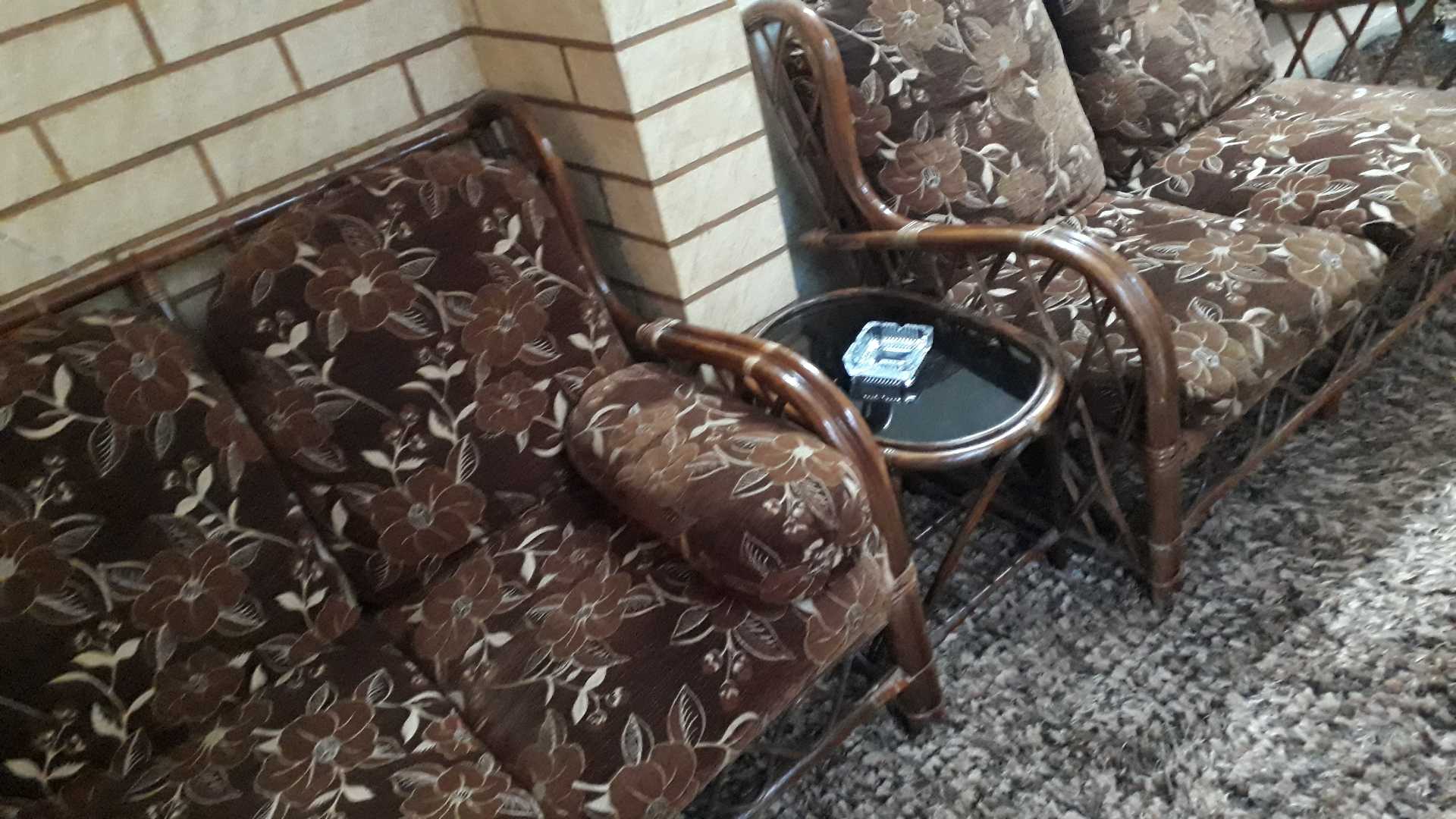 طقم خيزران للبيع
لا تنسَ أنك شاهدت هذا الإعلان في عنكبوت
طقم خيزران مكون من سبعة مقاعد ، ثلاث...