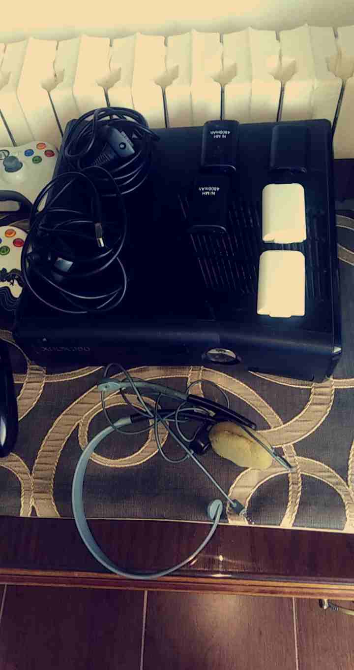 xbox 360 used
لا تنسَ أنك شاهدت هذا الإعلان في عنكبوت
Xbox 360 used with all the cables
3 control...