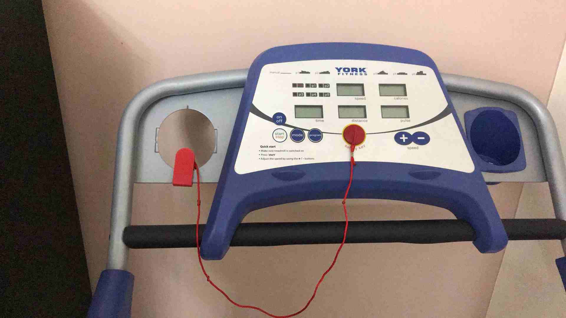 جهاز Treadmill YORK
لا تنسَ أنك شاهدت هذا الإعلان في عنكبوت
الجهاز استعمال شخصي و بحالة ممتازة جد...