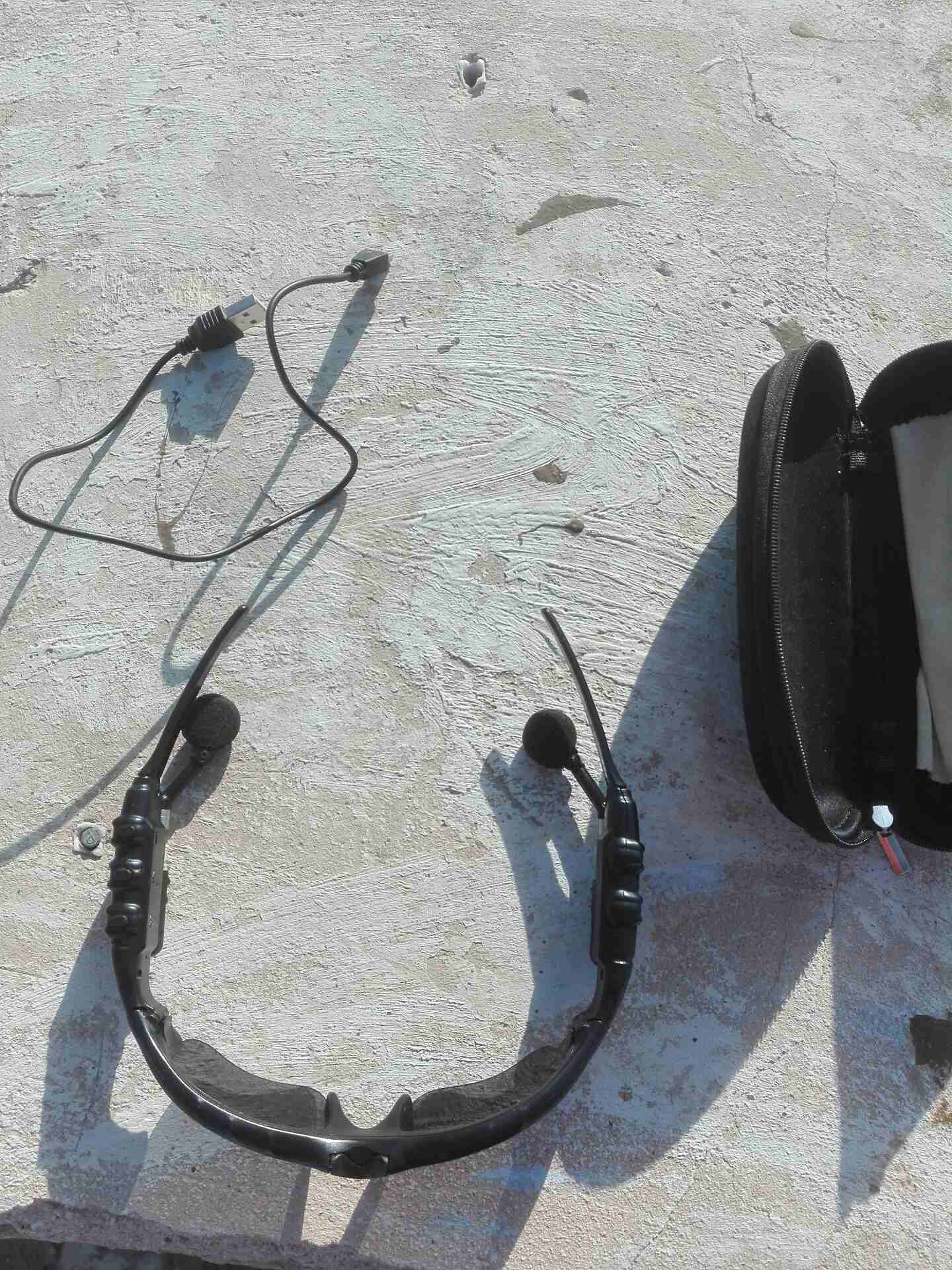 نظارة بلوتوث للقياده الامنه
لا تنسَ أنك شاهدت هذا الإعلان في عنكبوت
نظارة مع سماعتين بلوتوث للقيا...