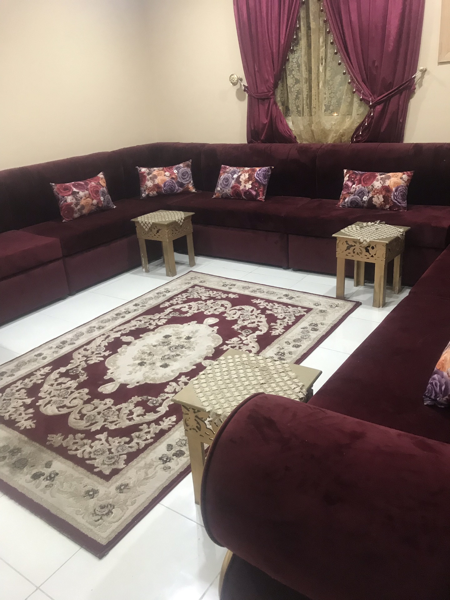 كنب عودي نظيف جداً(نظيف جداًً،،ستاره،،طاولات،،.شبه الجديد)                                            


	 				لا تنسَ أنك شاهدت هذا الإعلان في عنكبوت...