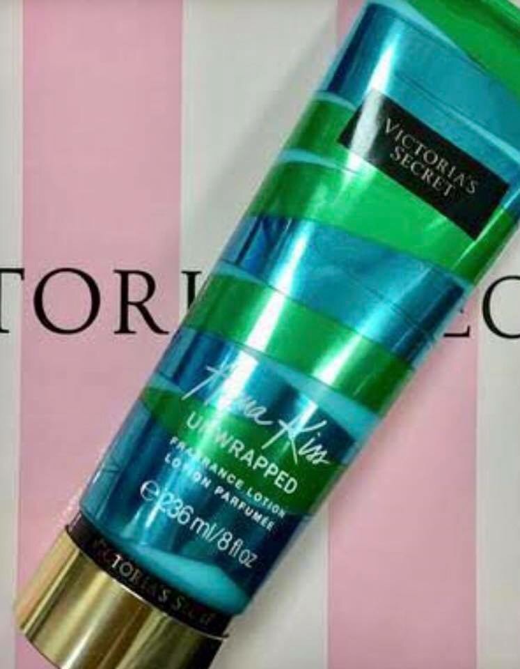 Victoria&rsquo;s Secret Aqua Kiss Unwrapped                                            


	 				لا تنسَ أنك شاهدت هذا الإعلان في عنكبوت            
	 				
                                Victoria&...