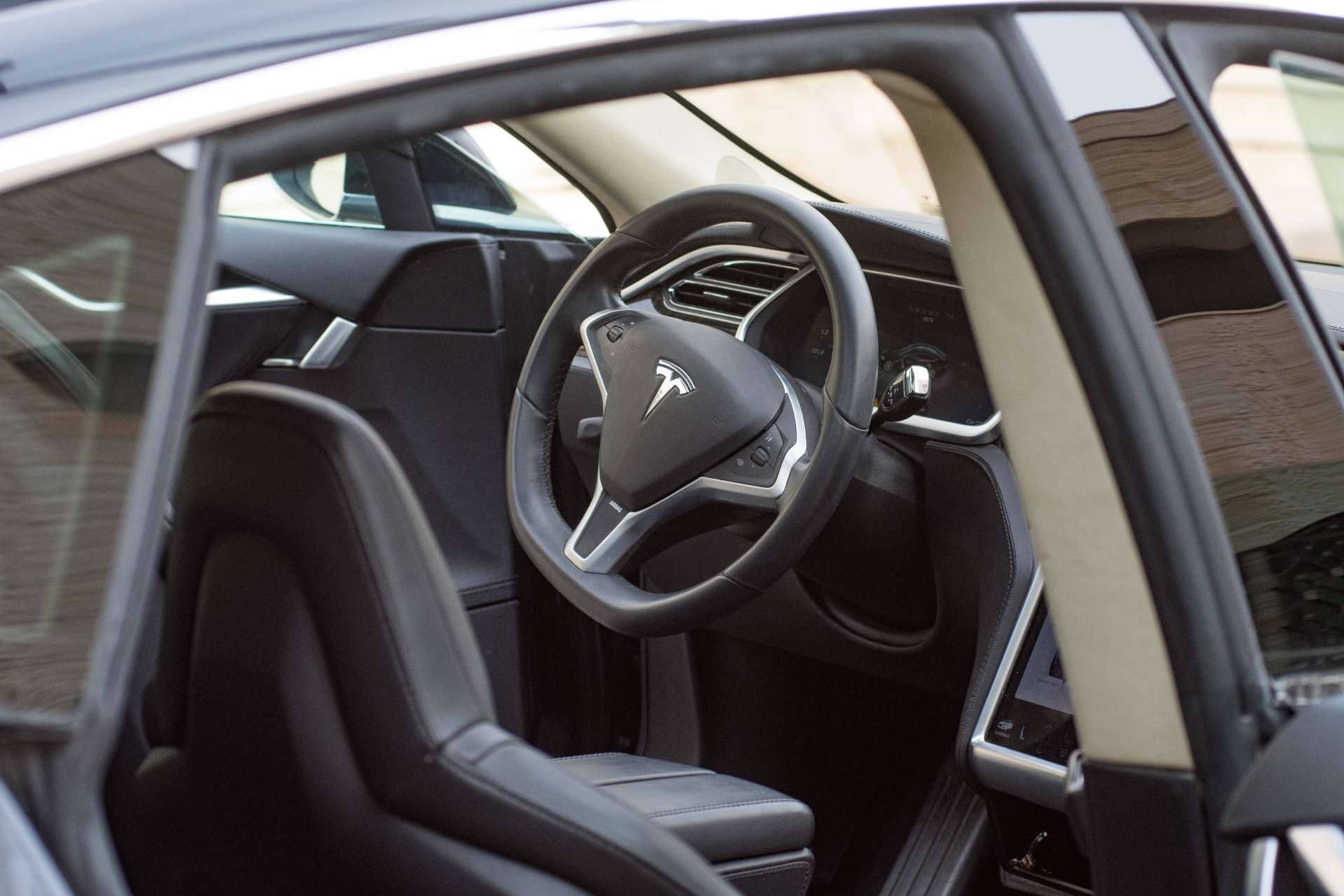 Tesla 85 تسلا 85 فحص كامل
لا تنسَ أنك شاهدت هذا الإعلان في عنكبوت
Tesla model s 85
Full Panor...