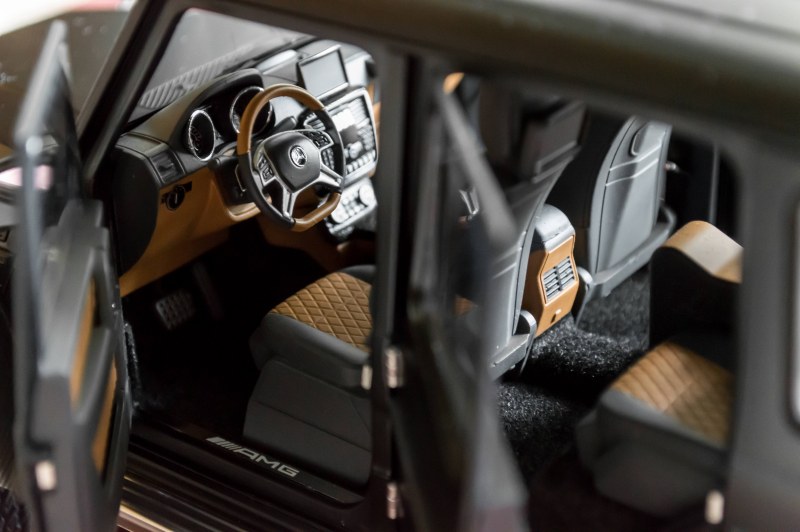 مجسم مرسيدس جي كلاس لون اسود مطفي Mercedes g63 6x6 scale model matte black
لا تنسَ أنك شاهدت هذا الإعلان في عنكبوت...