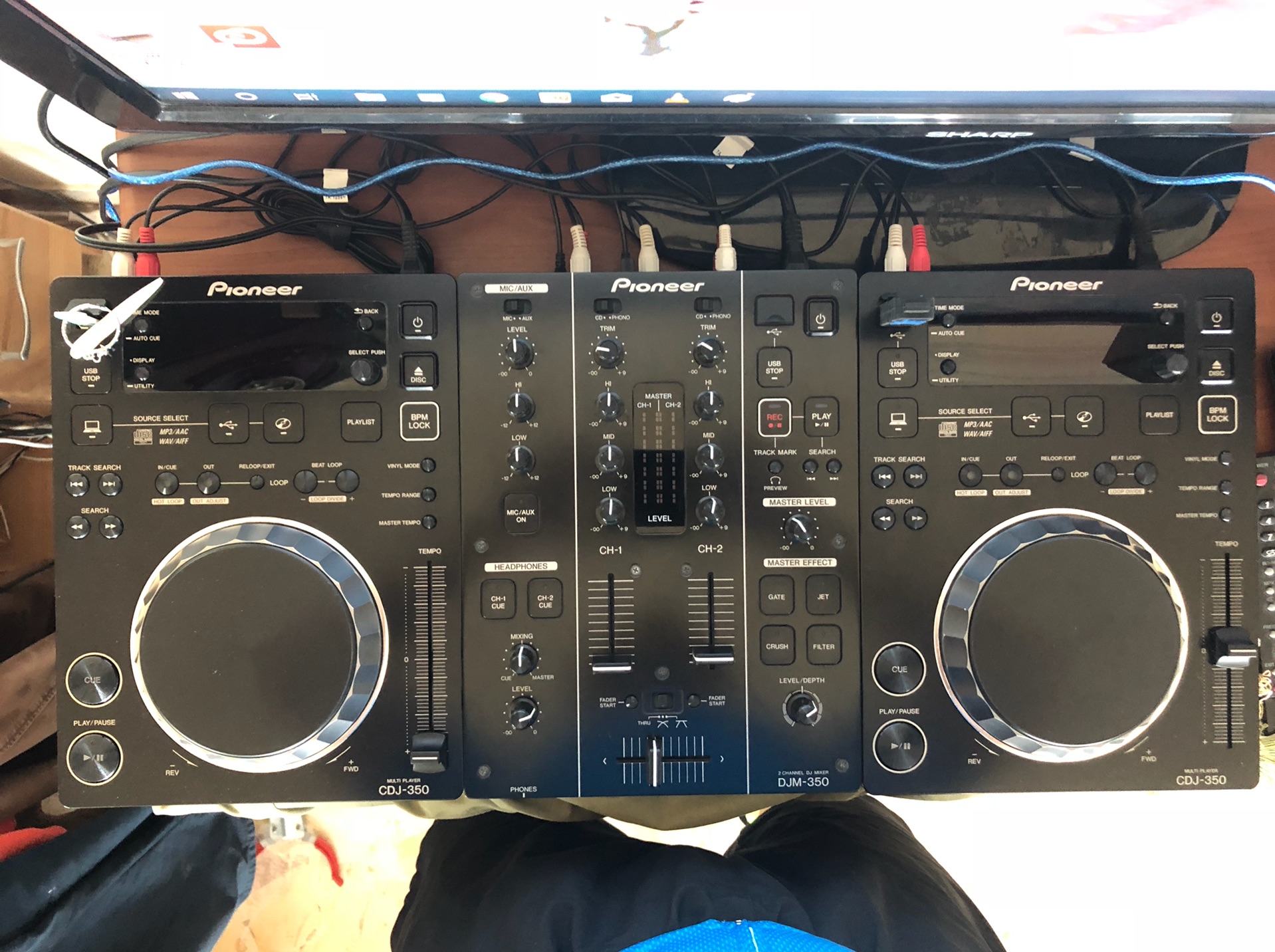 Pioneer 350 DJ set
لا تنسَ أنك شاهدت هذا الإعلان في عنكبوت
Pioneer DJ decks - ‎د.ا.1,150&...
