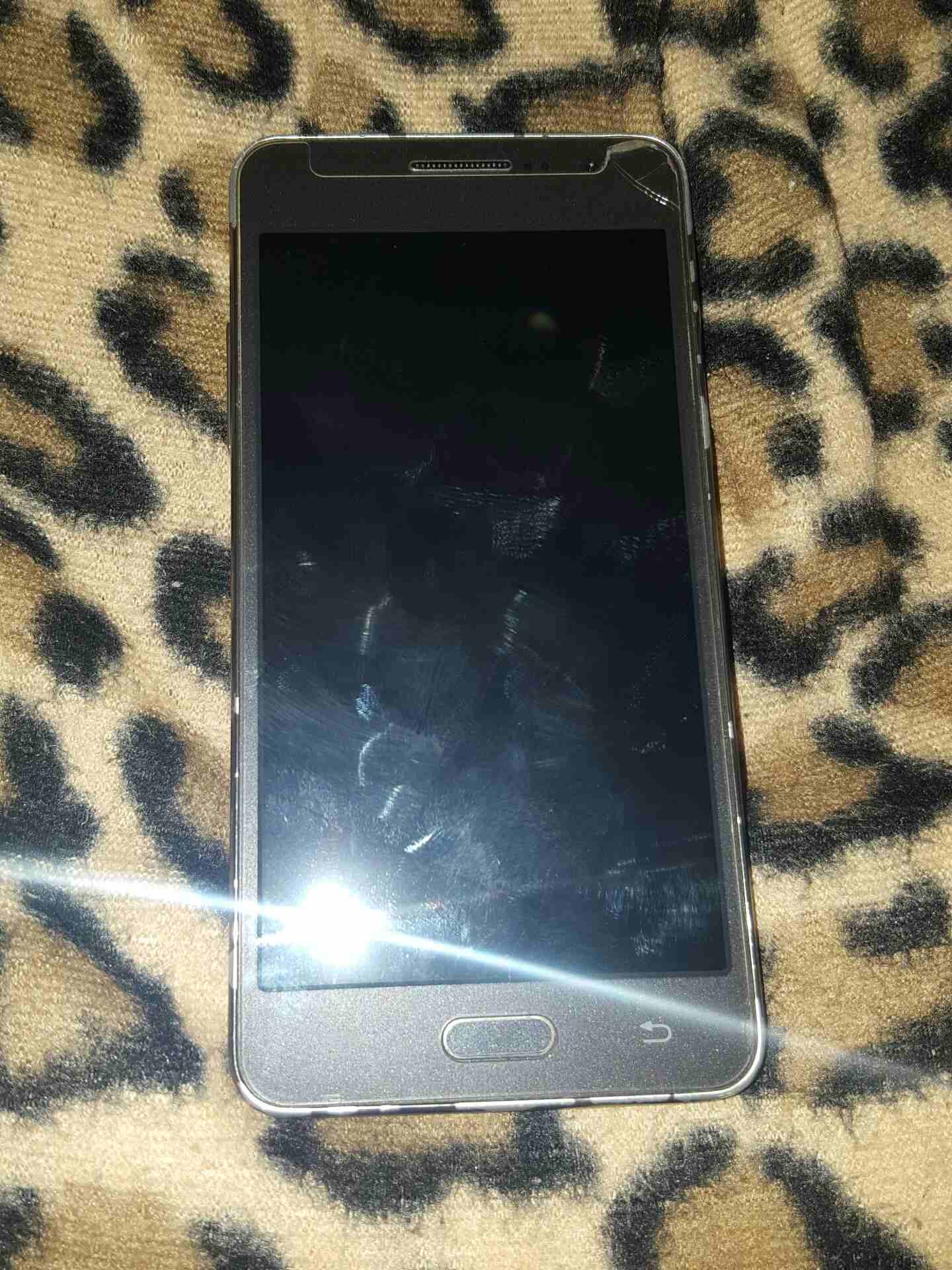 تلفونgrand prime وبيته ولصقه الشاشه                                            


	 				لا تنسَ أنك شاهدت هذا الإعلان في عنكبوت            
	 				
                            السعر قابل للتفاصل...