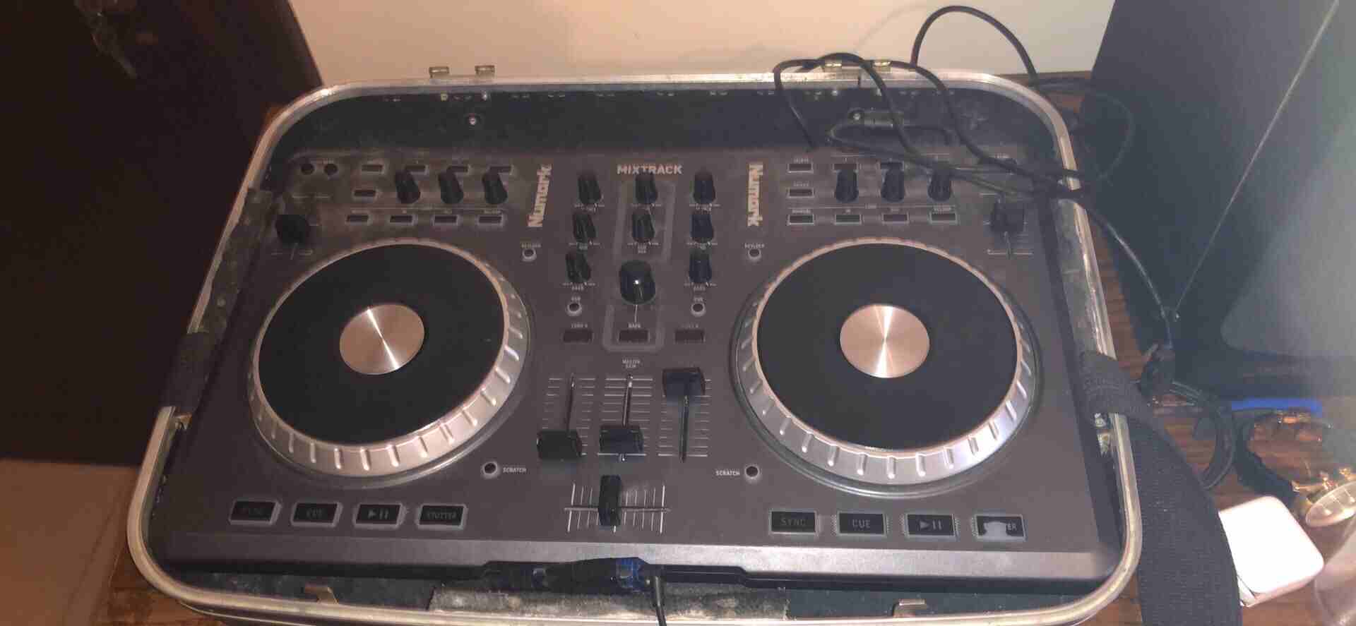 numark mictrack للبيع                                            


	 				لا تنسَ أنك شاهدت هذا الإعلان في عنكبوت            
	 				
                            Numark mixtrack for beginner djs...
