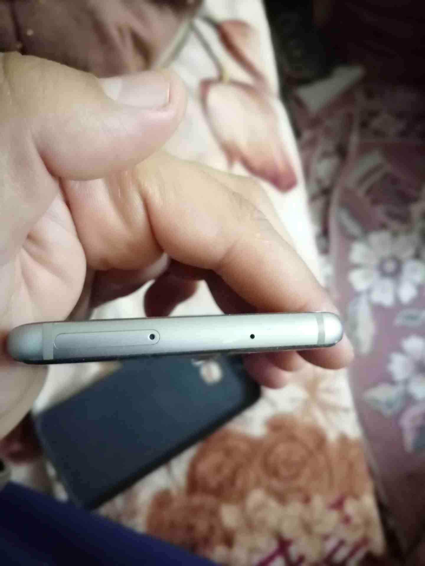 S7 ايدج
لا تنسَ أنك شاهدت هذا الإعلان في عنكبوت
جهاز بحاله الوكاله ما في اي خدش ولا ضربه بس فيه خ...