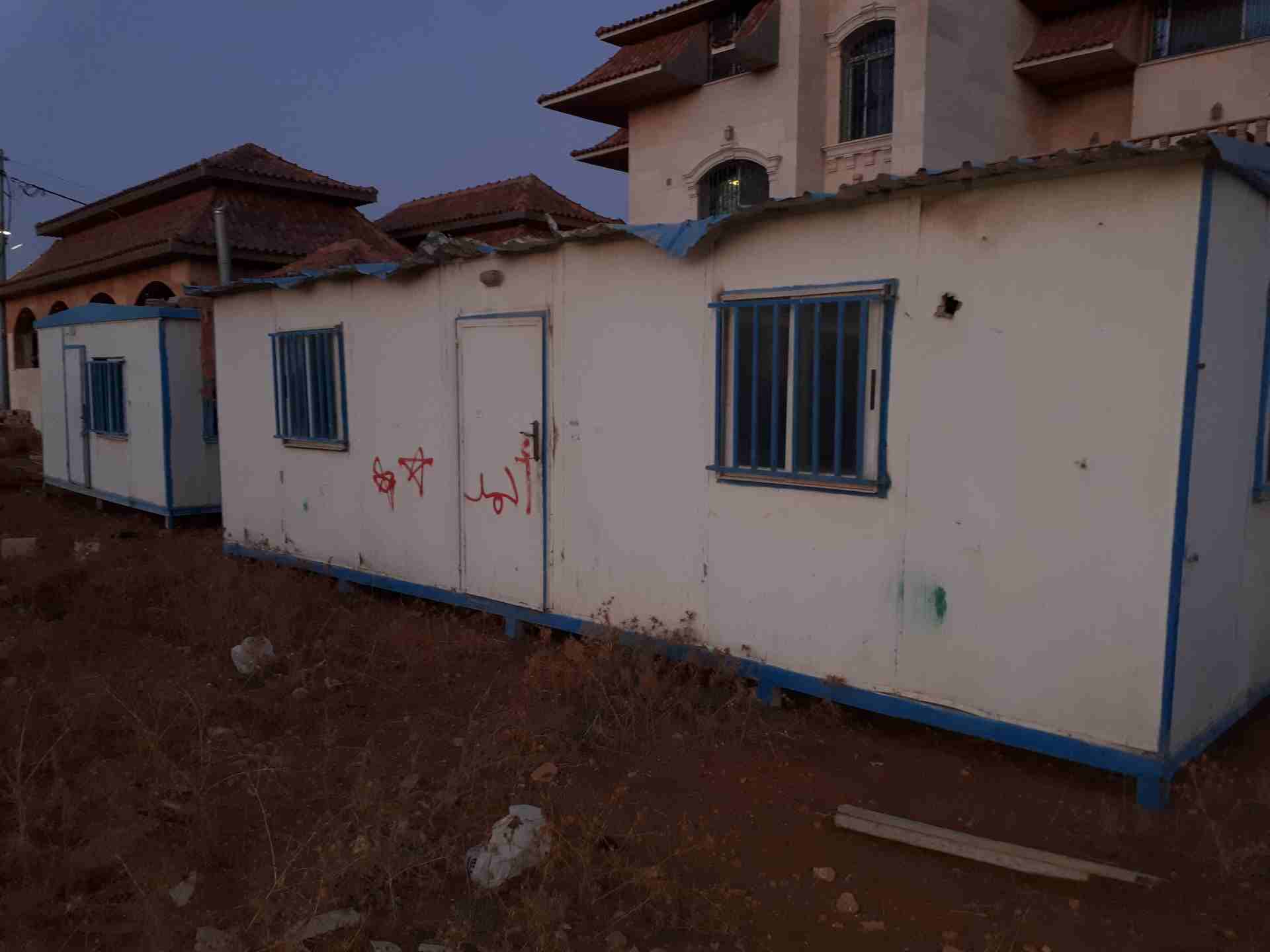 كرفان للبيع غرفتين او غرفة                                            


	 				لا تنسَ أنك شاهدت هذا الإعلان في عنكبوت            
	 				
                            للبيع كرفان غرفتين ومطبخ وحمام...